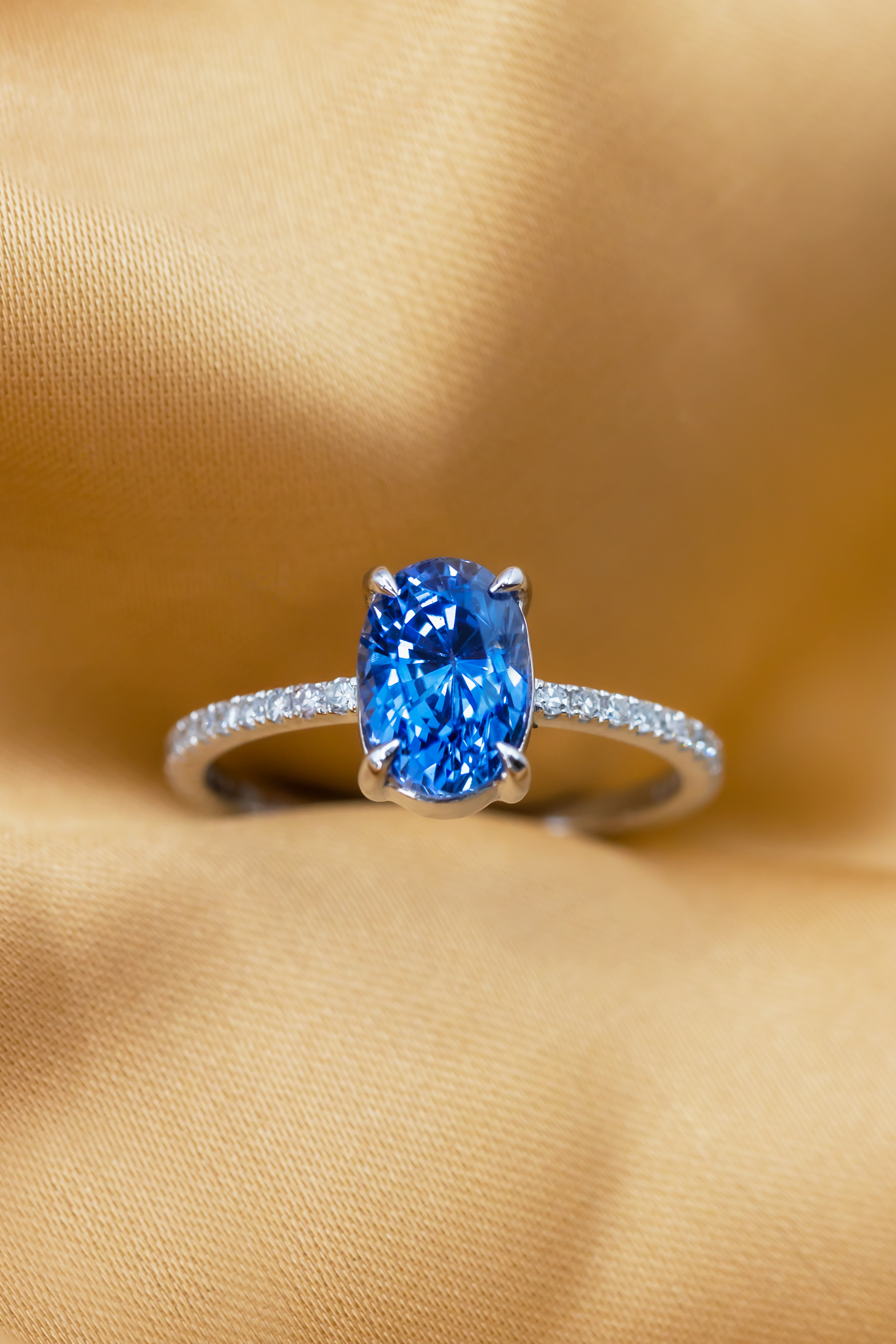 Blue Diamond Saphire engagement ring