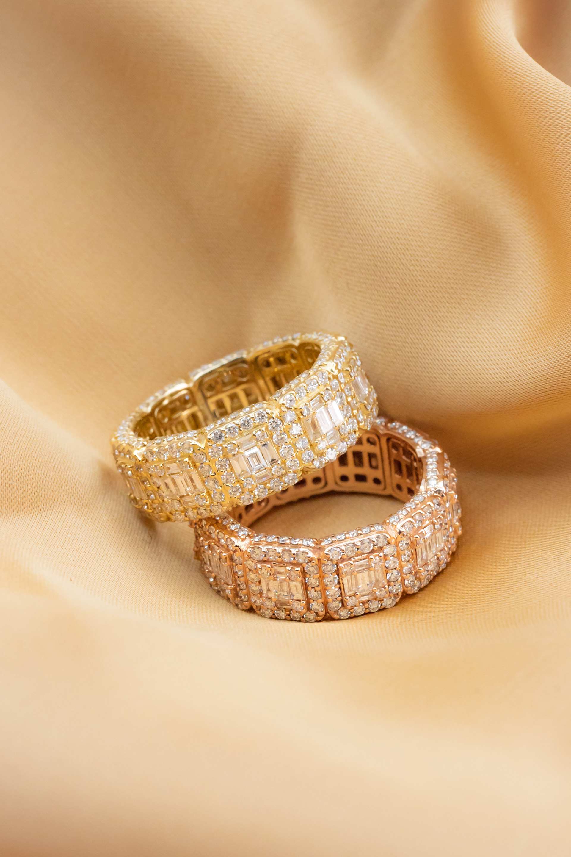 Set of yellow gold and rose gold rings