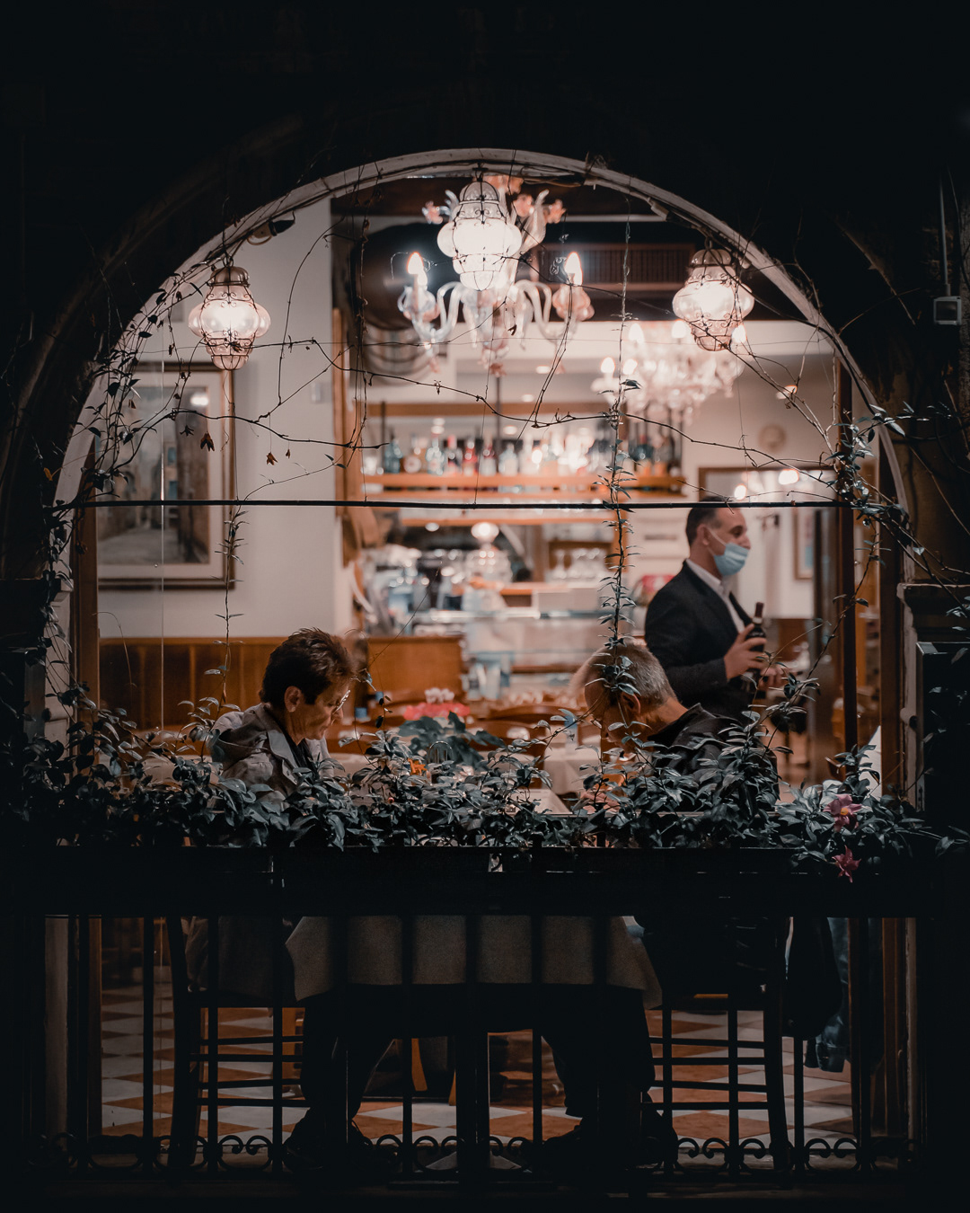 Framed in time—love, laughter, and a Venetian view