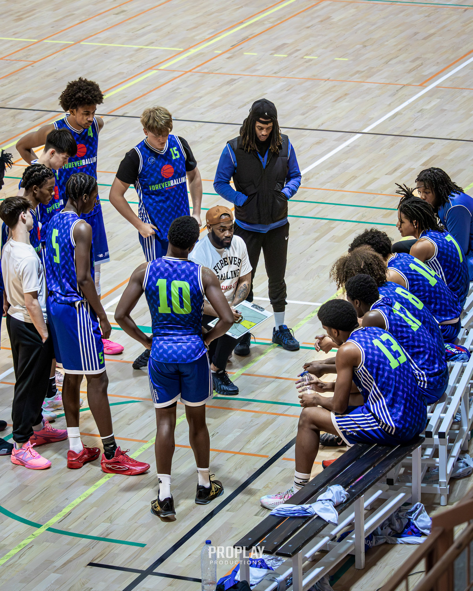 The environment ultimately reinforces unity, bringing individuals together through shared purpose. Basketball becomes more than a sport, functioning as a space for belonging, discipline and identity.