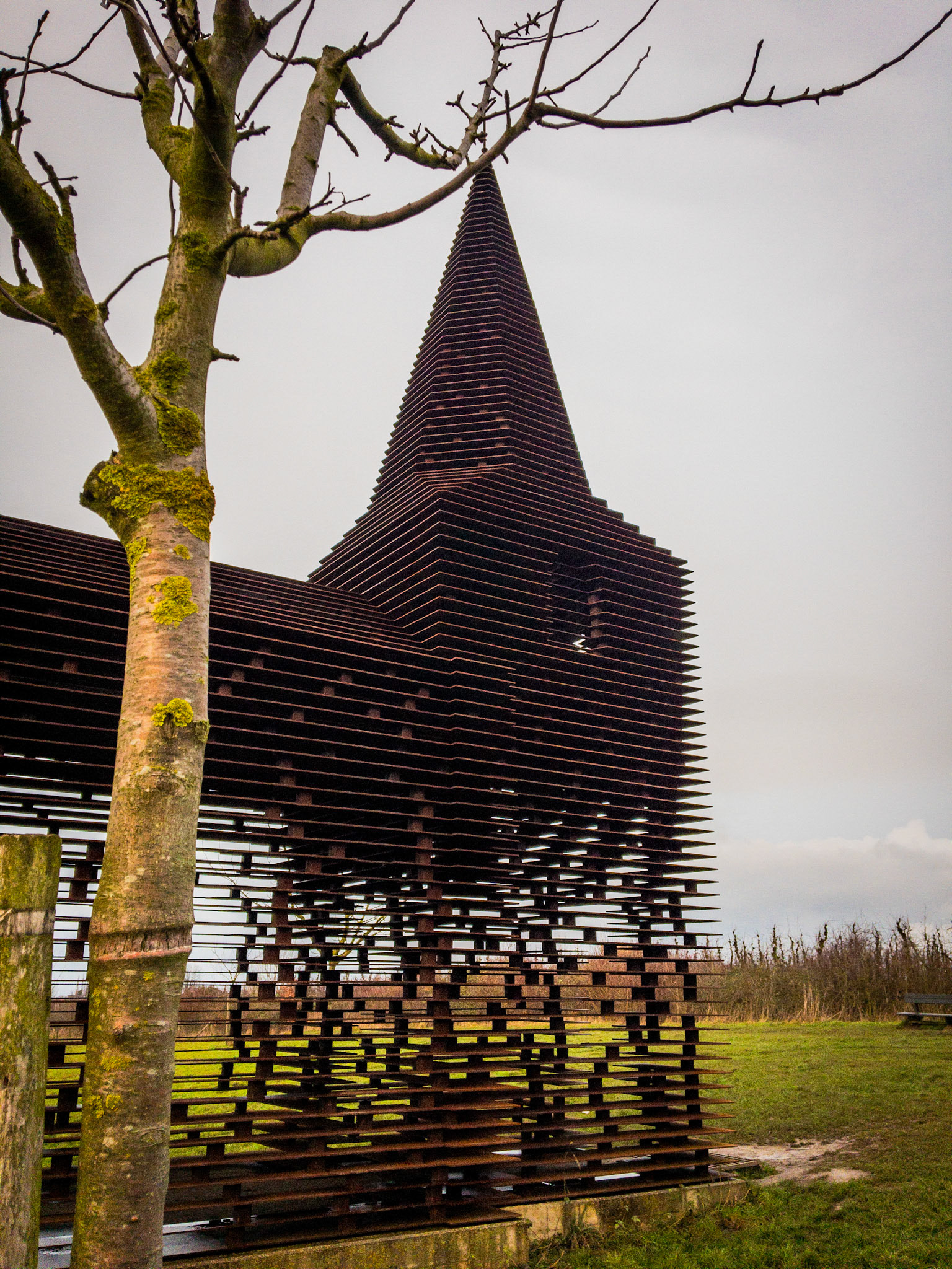 "reading between the lines", Looz (BE)
