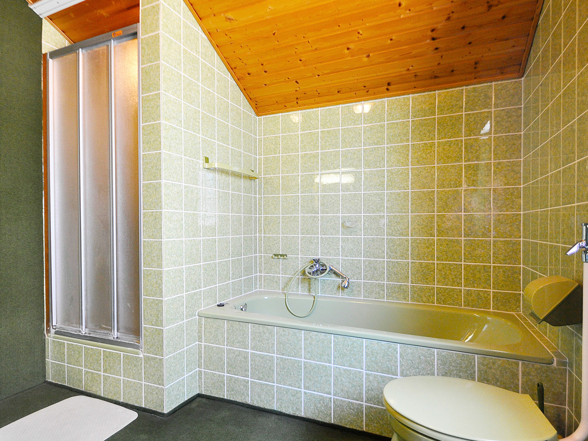 Badezimmer im Obergeschoss