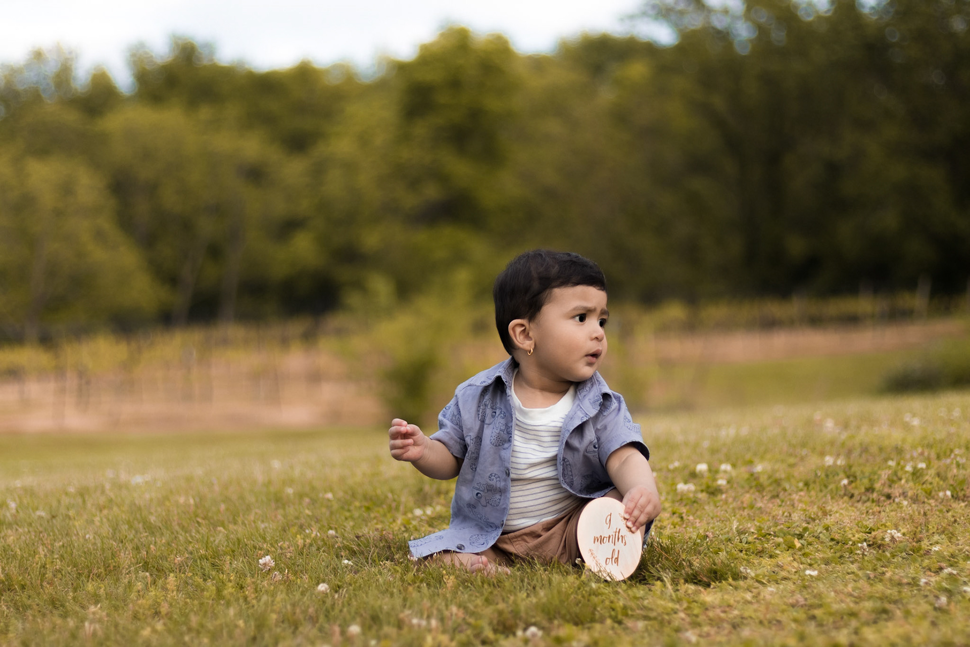 Look at me, I'm not looking.