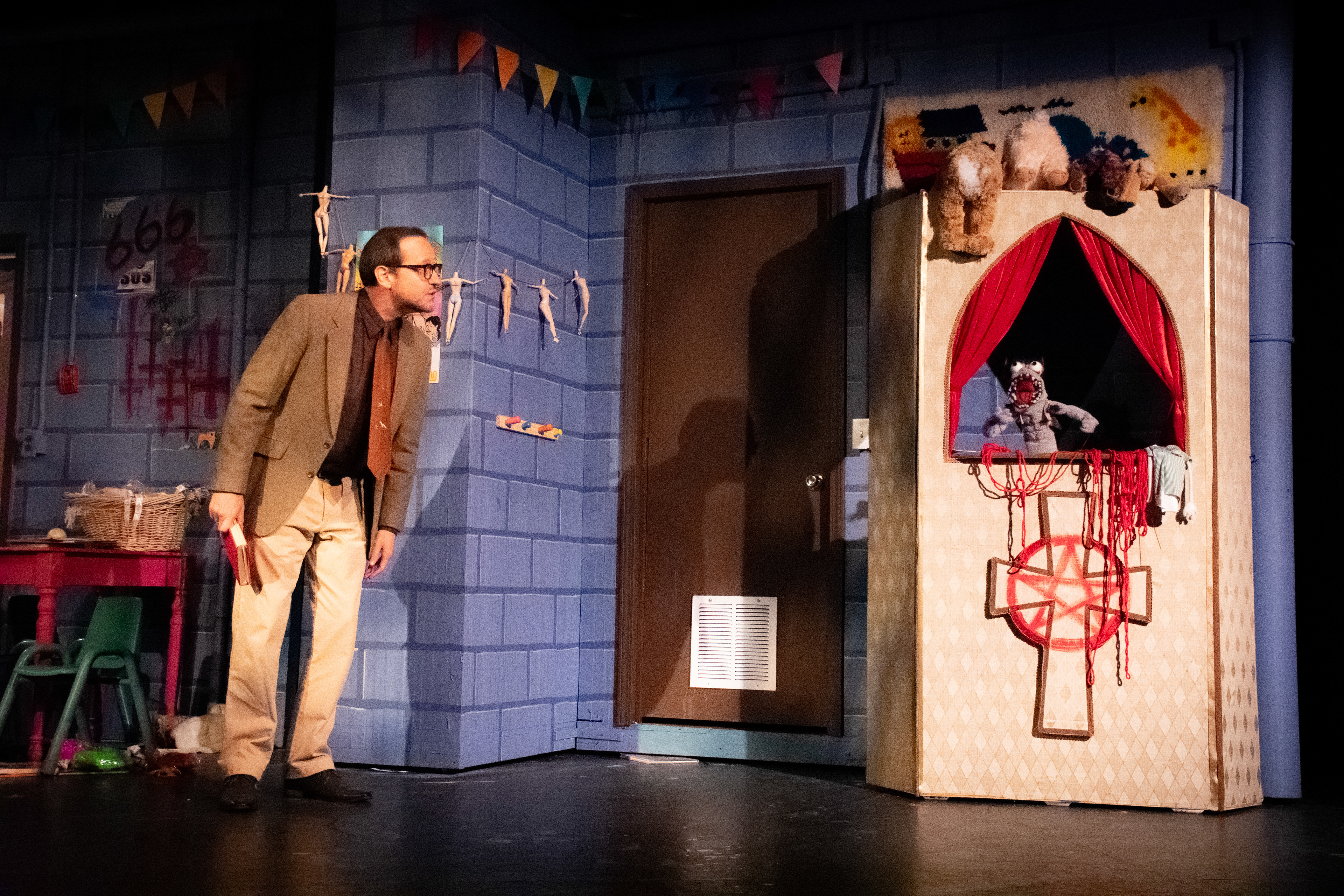 Puppet Theater (side B), Hand to God 