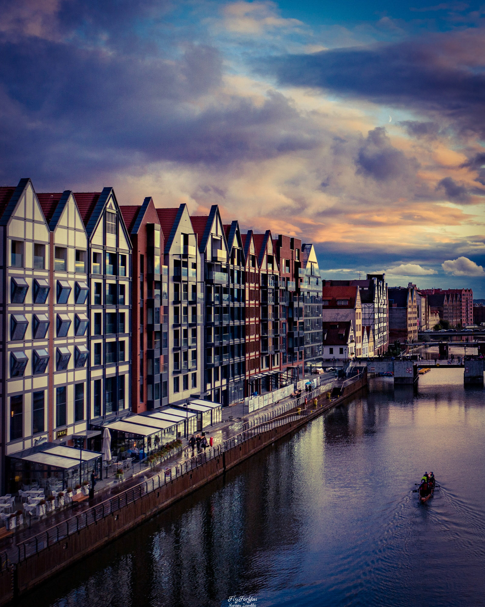 Wyspa Spichrzów, Motława