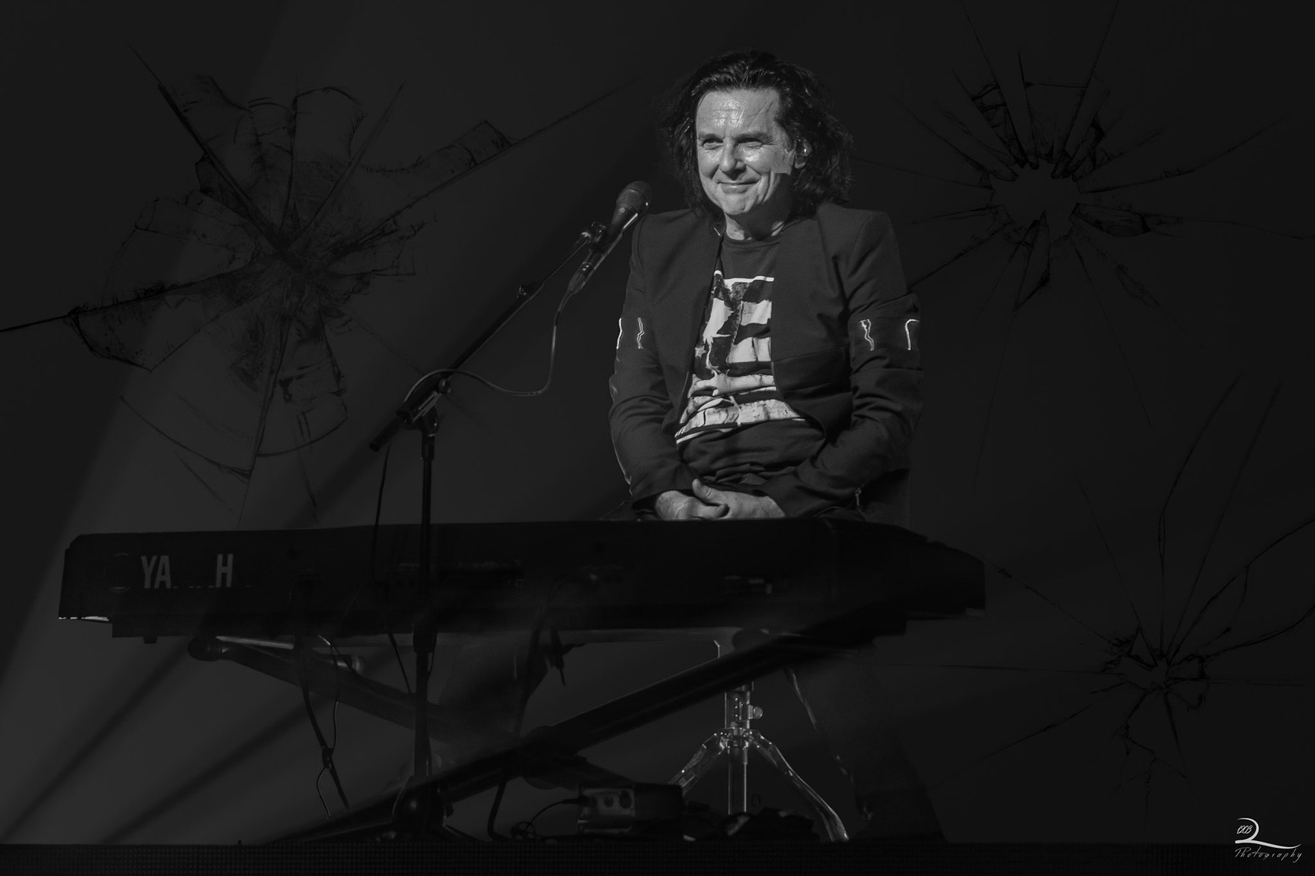 Marillion Zaterdag: Interior Lulu, Built-in Bastard Radar, One Fine Day, Enlightened, Ocean Cloud, Fantastic Place, When I Meet God, An Accidental Man, The Fruit of the Wild Rose, Genie, Separated Out, This Strange Engine, Encore: Estonia, This Is The 21st Century