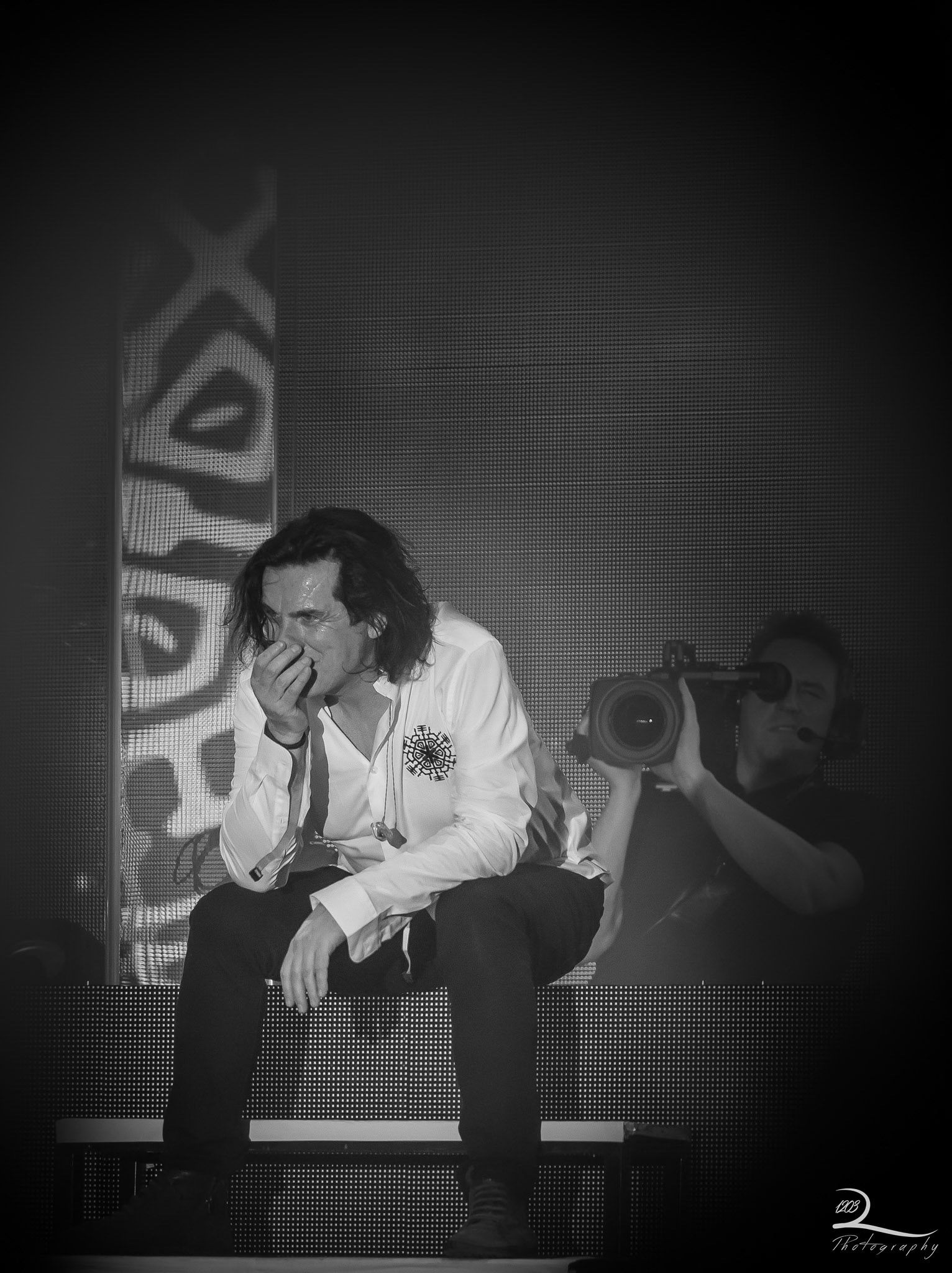 Marillion Vrijdag: The King of Sunset Town, The Bell in the Sea, The Uninvited Guest, Seasons End, Splintering Heart, This Town, The Rakes Progress, 100 Nights, Holidays in Eden, Dry Land (How We Live cover), Cover My Eyes (Pain and Heaven), Bridge, Living With the Big Lie, Runaway, Hollow Man, Brave, Gazpacho, Cannibal Surf Babe, King
