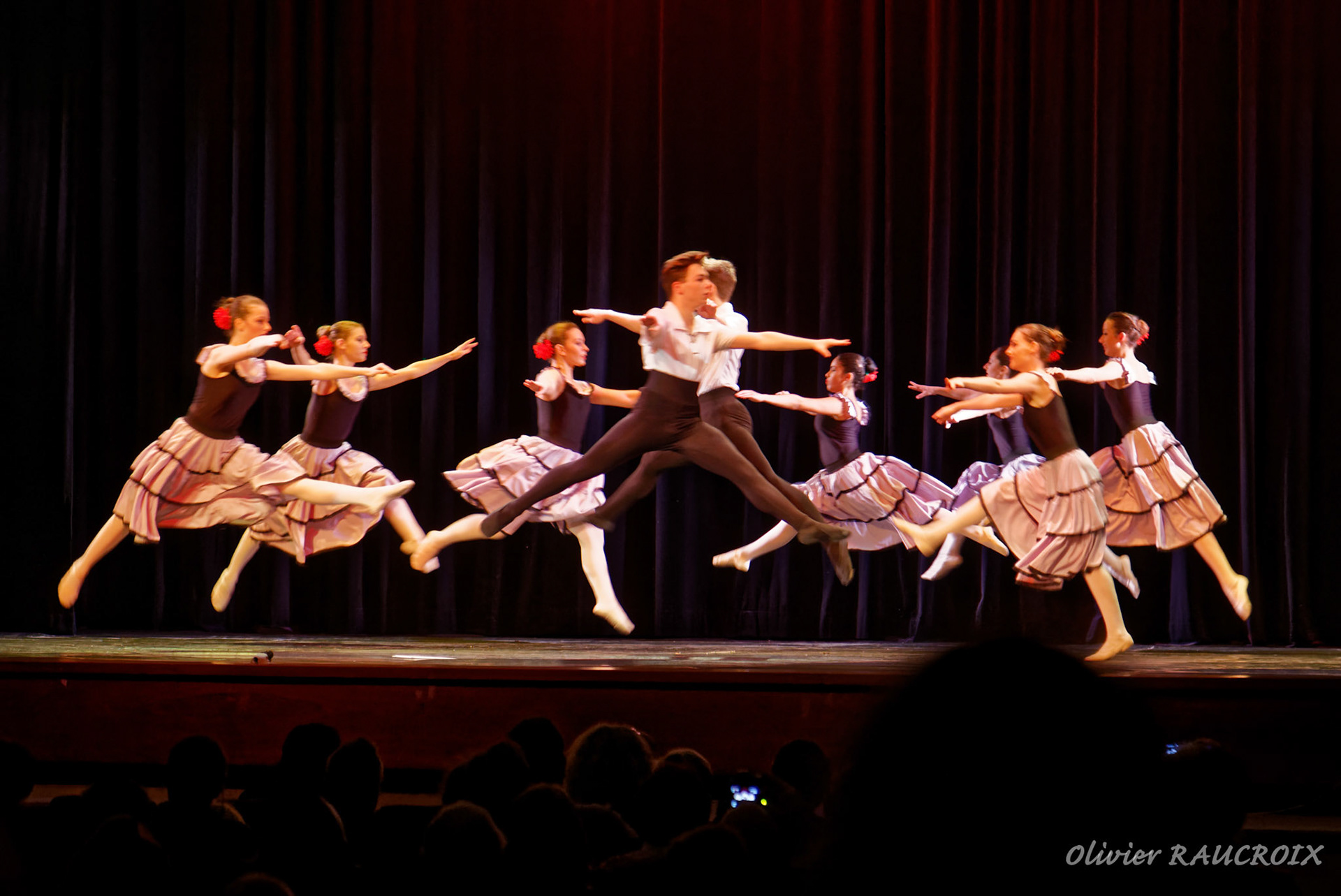 Spectacle de danse "Au Clair de la Lune" dans la salle "Au Temps Choisi" de Gilly