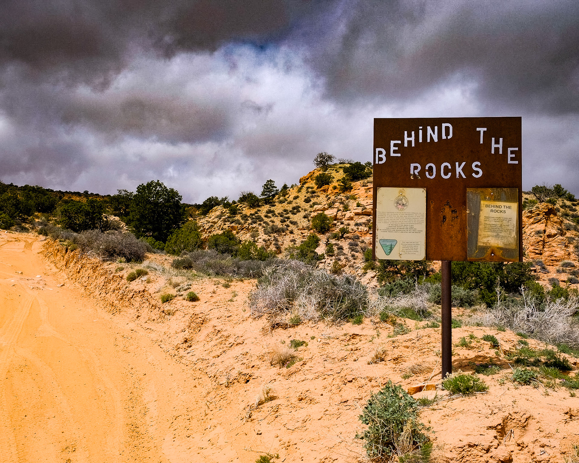 Moab Rim Arch Trail and Tukuhamen