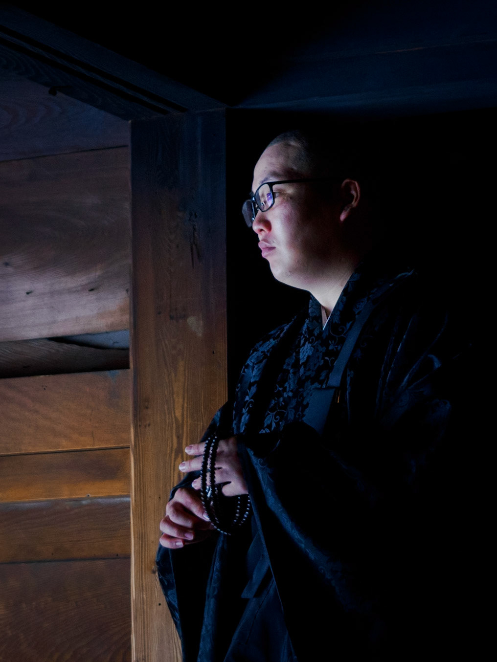 Koyasan - Buddhist monk waiting to begin the fire ceremony at Ekoin Monastery