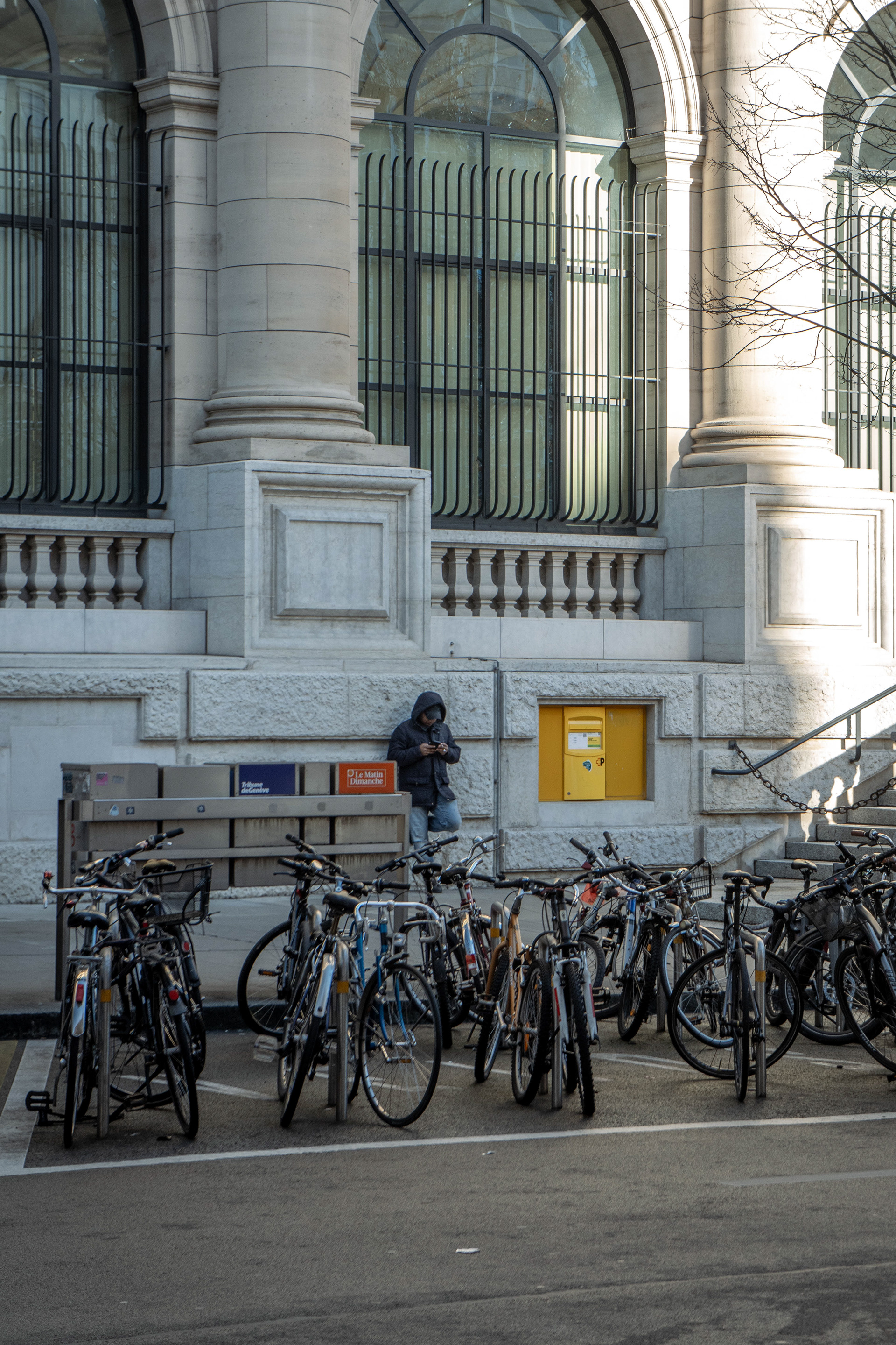 L'Homme et les Boîtes