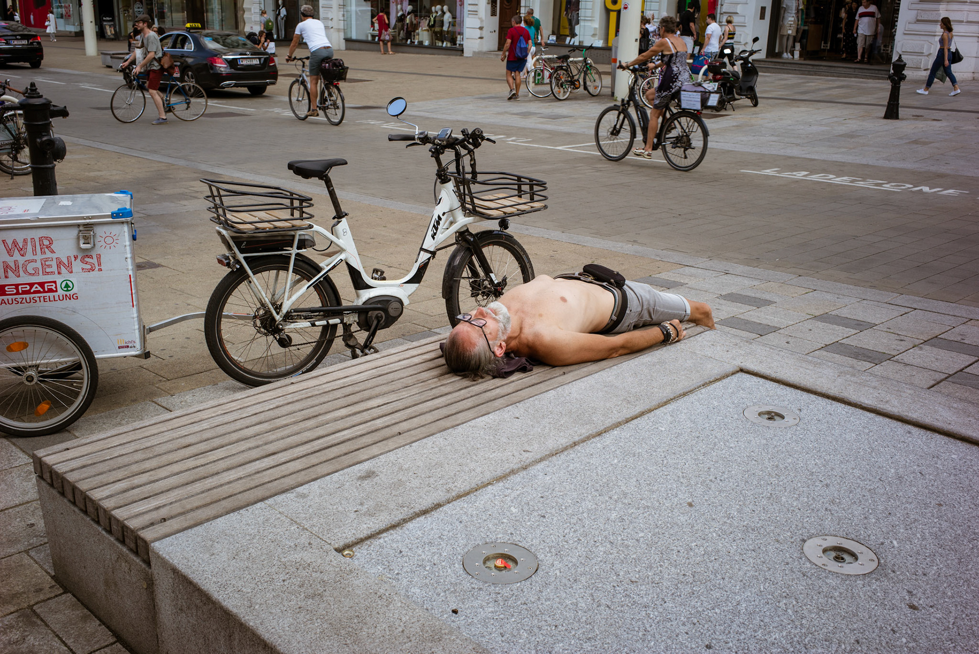 street photography in Vienna by © Michal Jeck