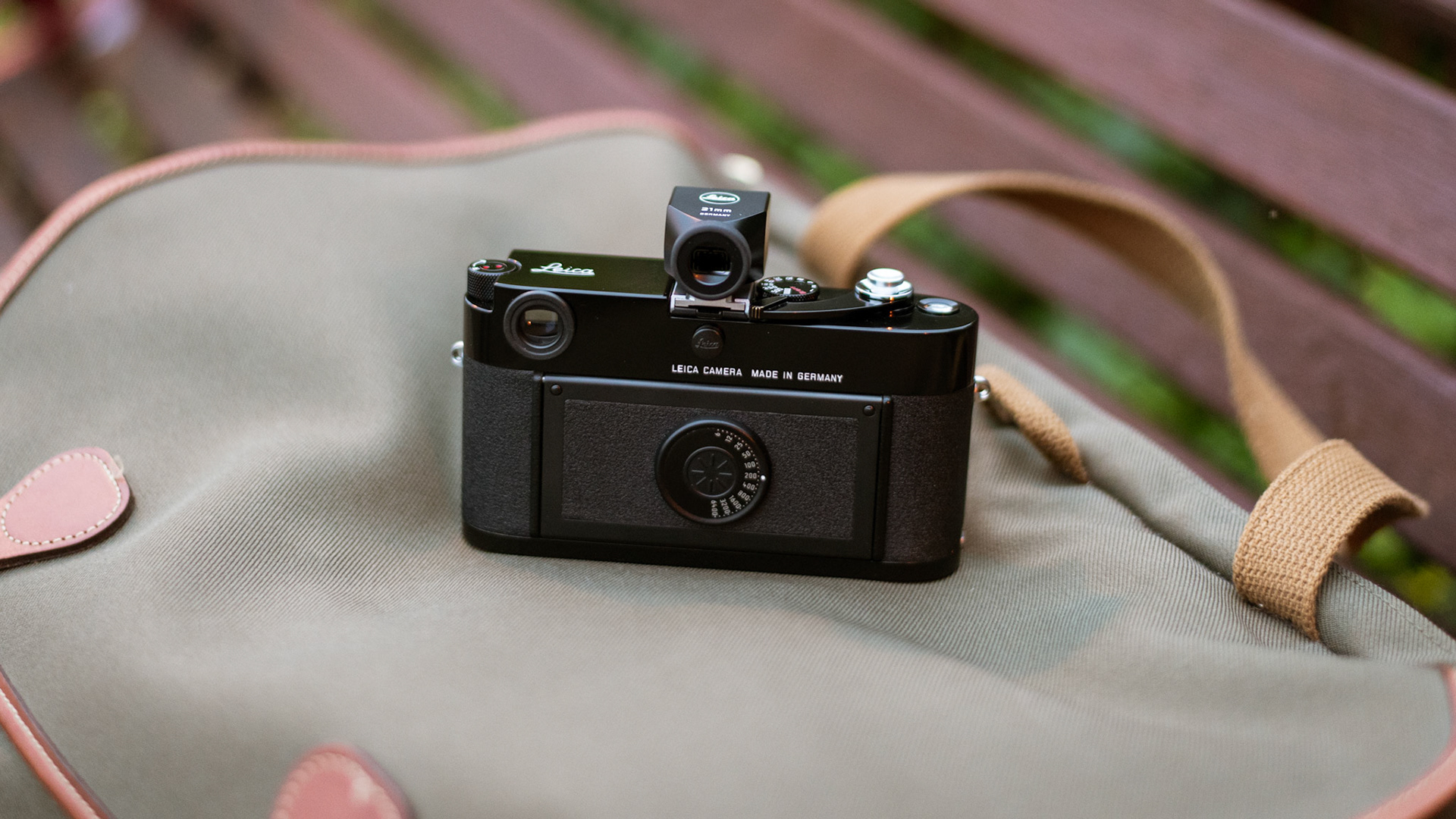 Leica MP and Leica 21mm Brightline Finder on top of the Billingham 443 by Michal Jeck