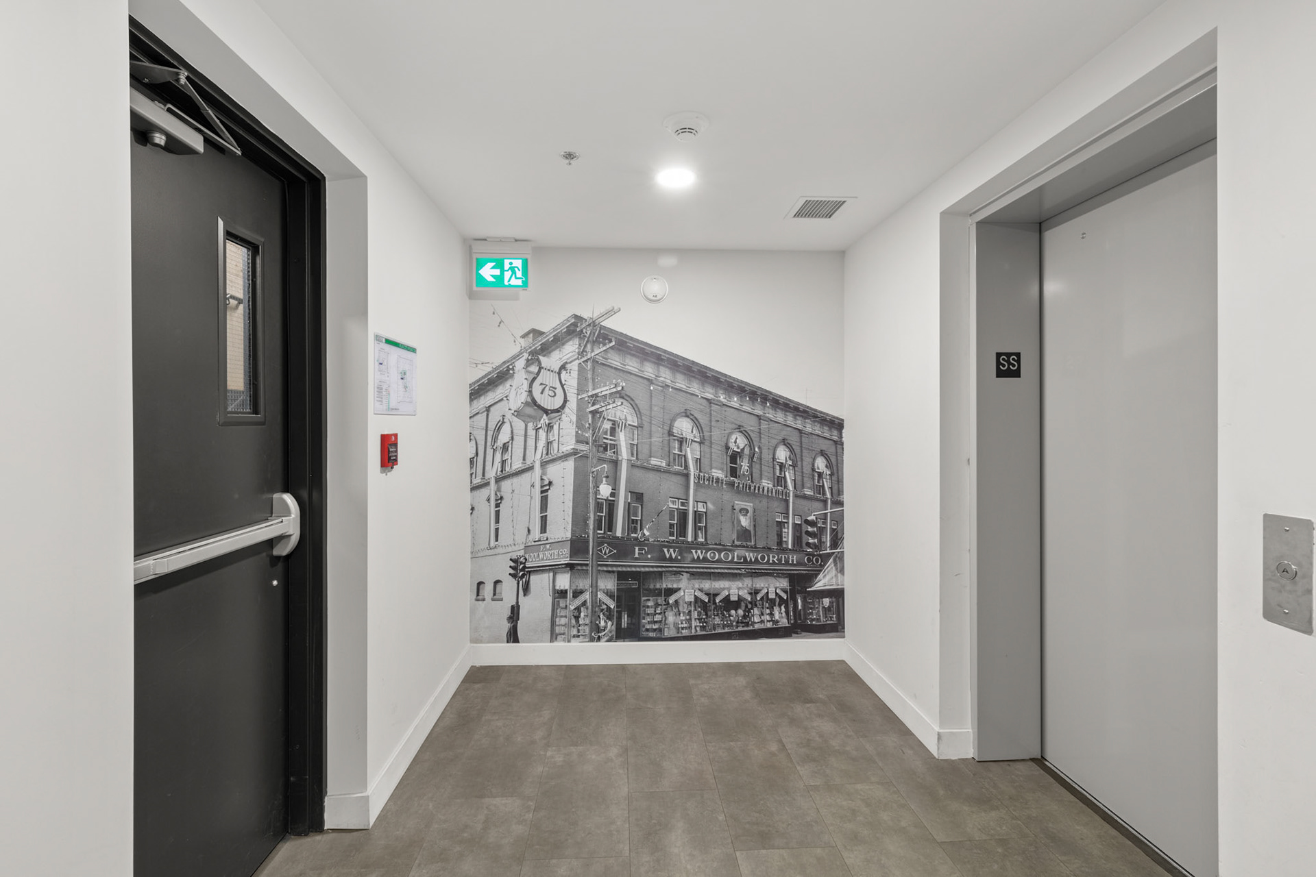 Place Frontenac intérieur commun