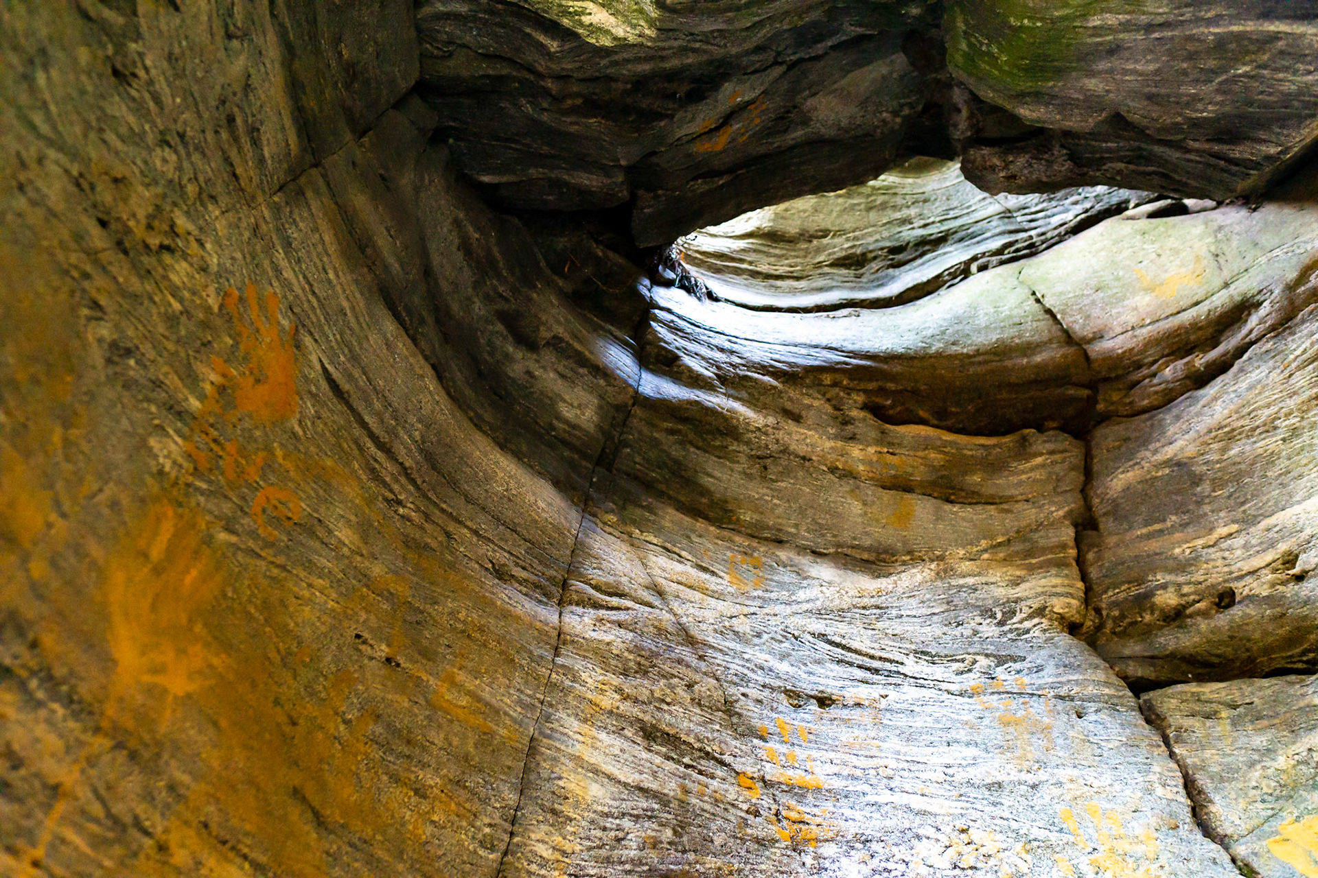 Puit de lumière formé par l'eau - Rivière-Batiscan (Saint-Narcisse)