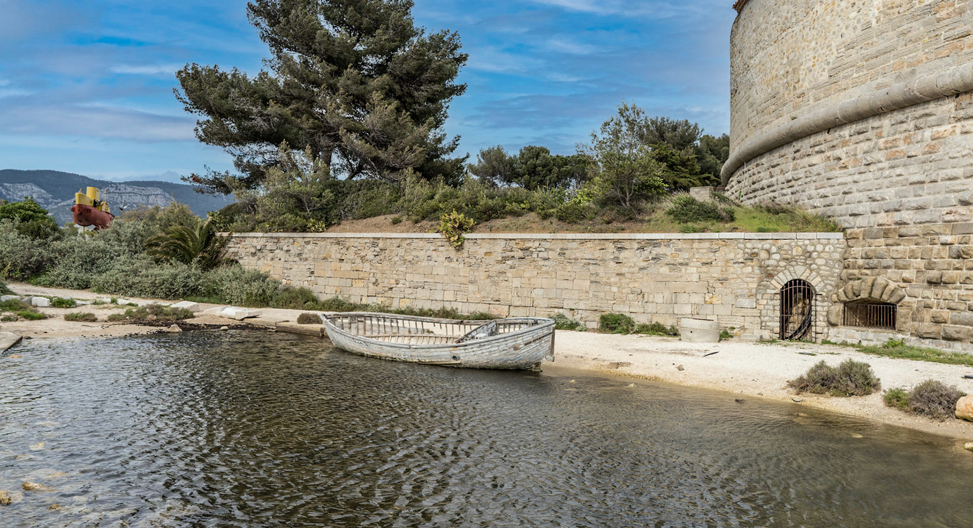 Barque à la Tour Royale