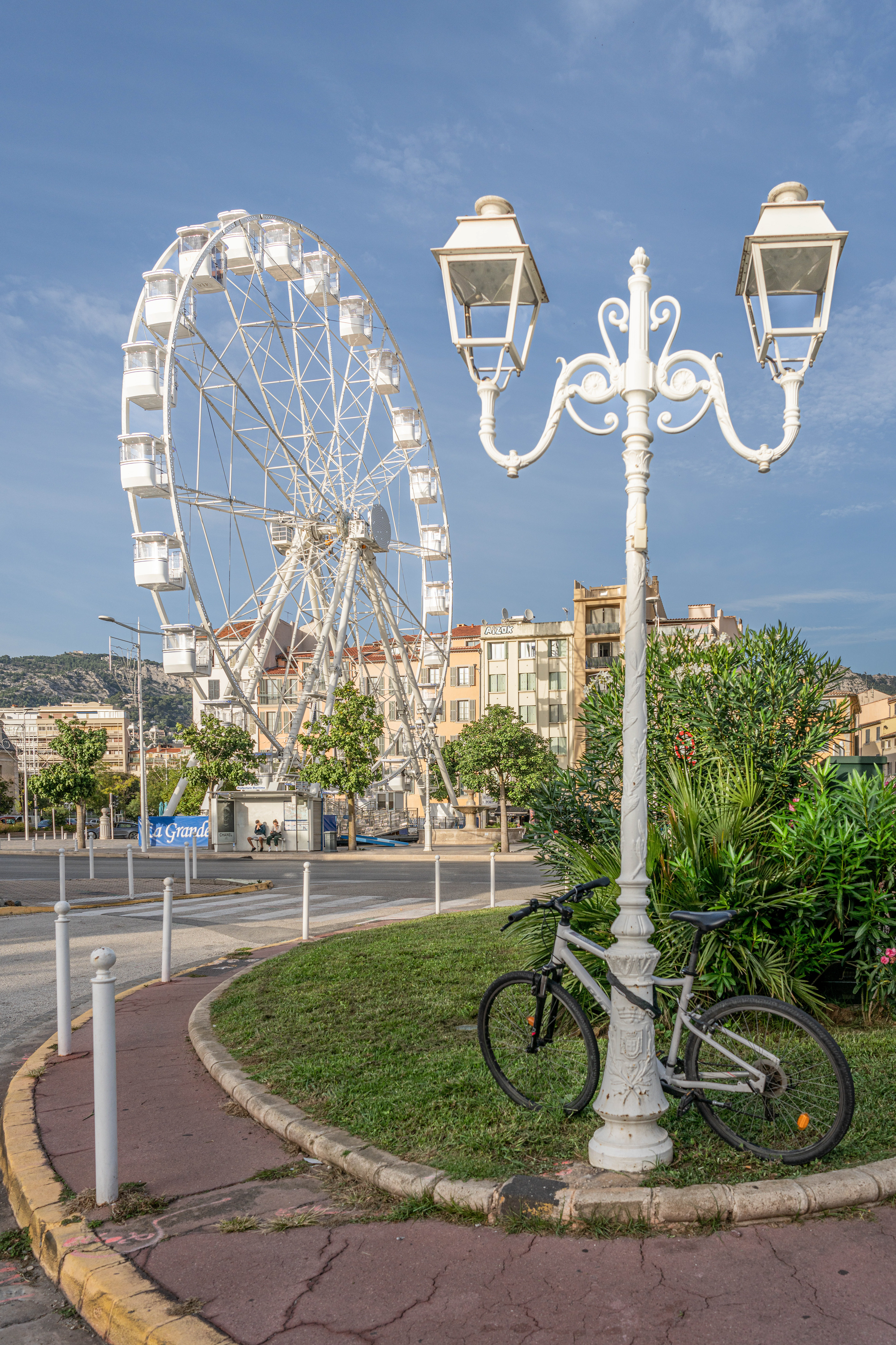 Le lampadaire et la Roue