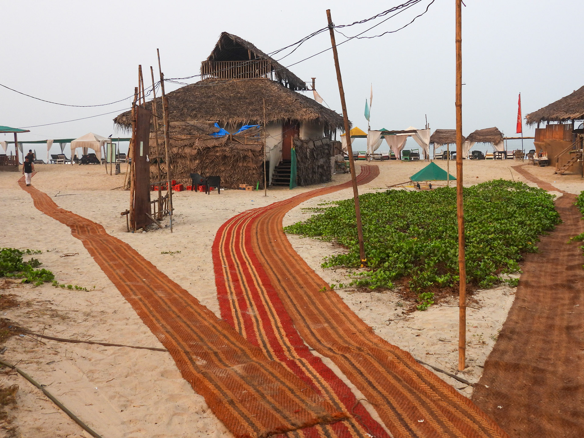 Choose Your Own Path! - The beach in front of Mandrem Creek Bridge
