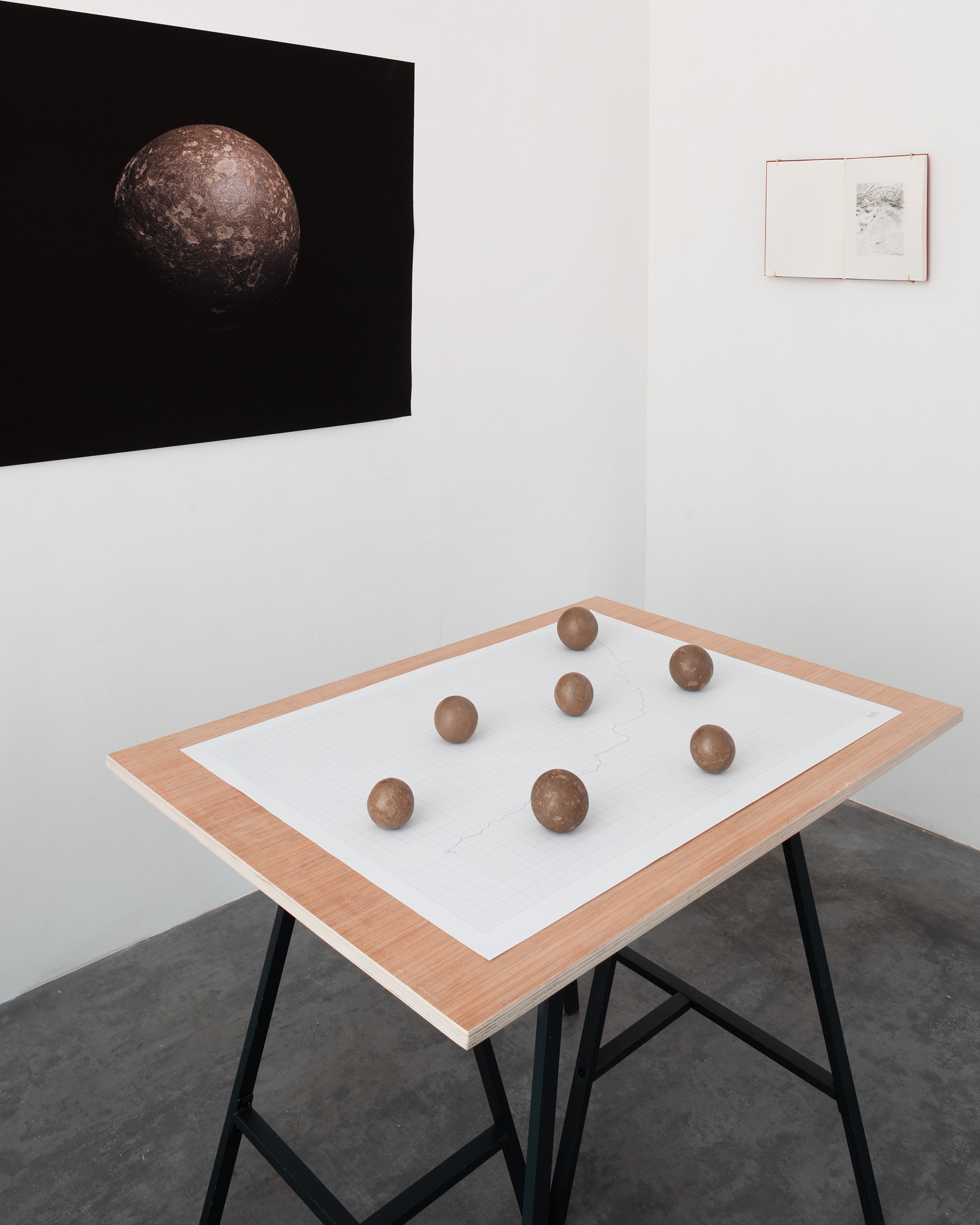 92.7km 2020 photographic print, Line drawing, polished soil spheres, sketchbook, 160 x 230x 190 cm, installation view.