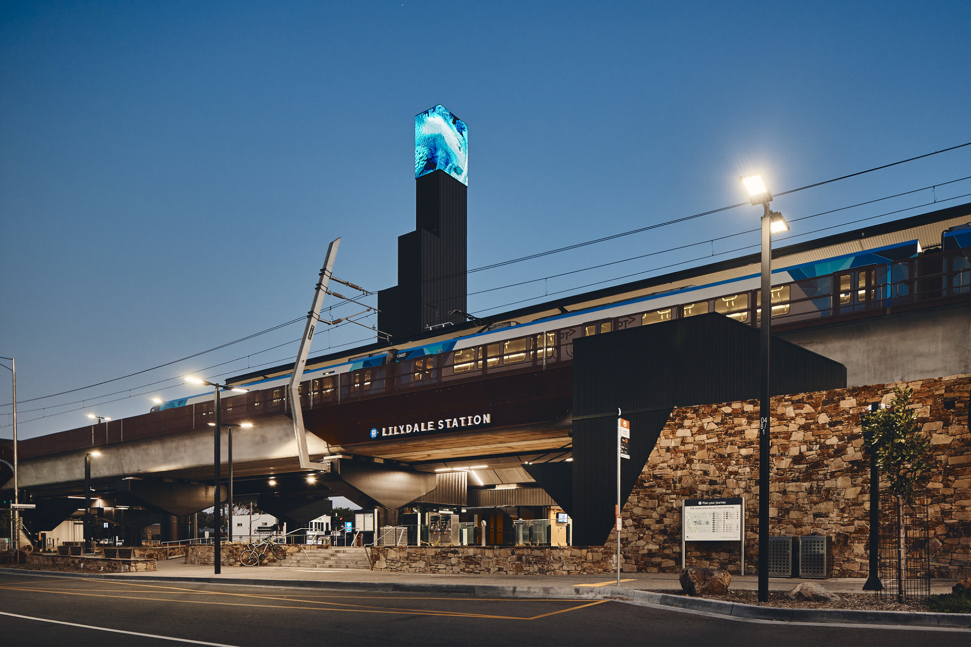 Lilydale Station / 8mm, 8.704mW x 3.968mH