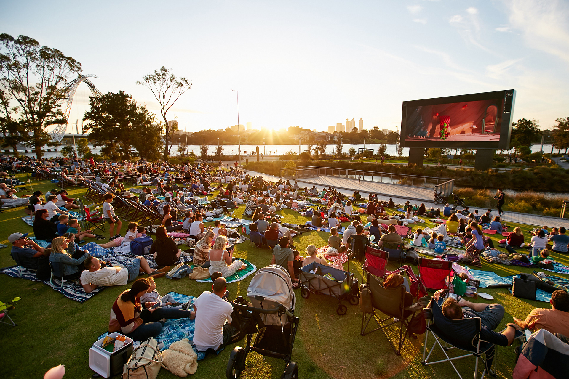 Venues West (Optus Stadium) / 8mm, 15.872mW x 8.96mH