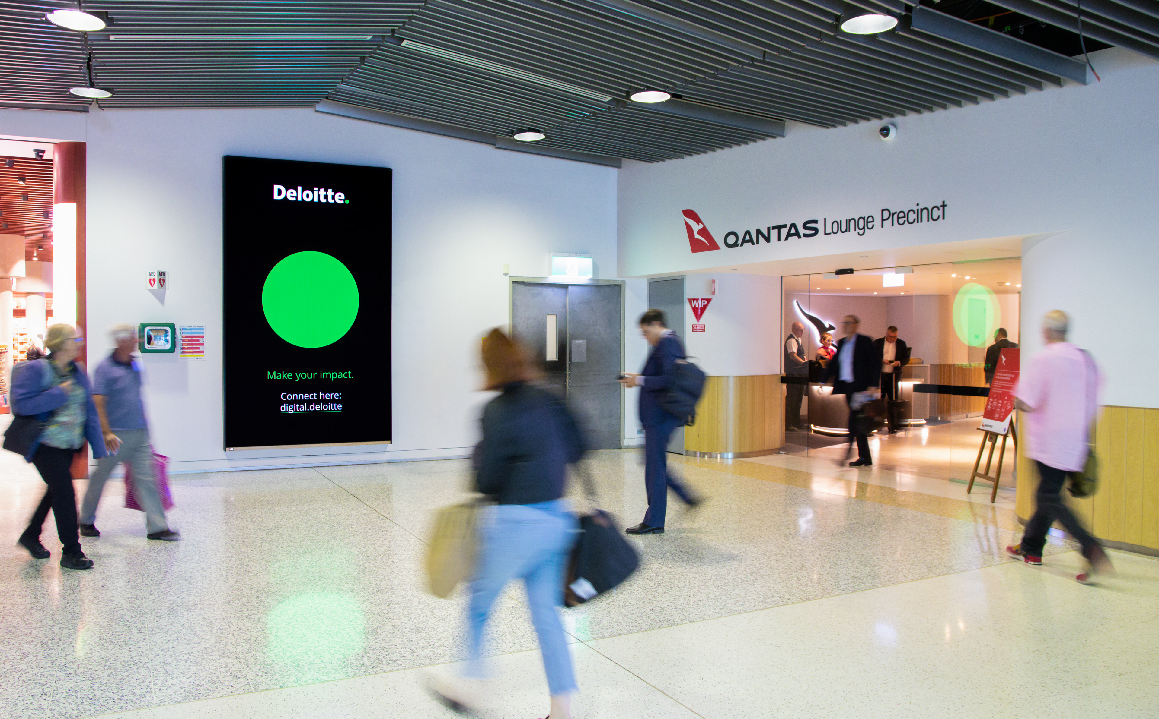 oOh! Brisbane Airport / 2.5mm, 1.95mW x 3.285mH