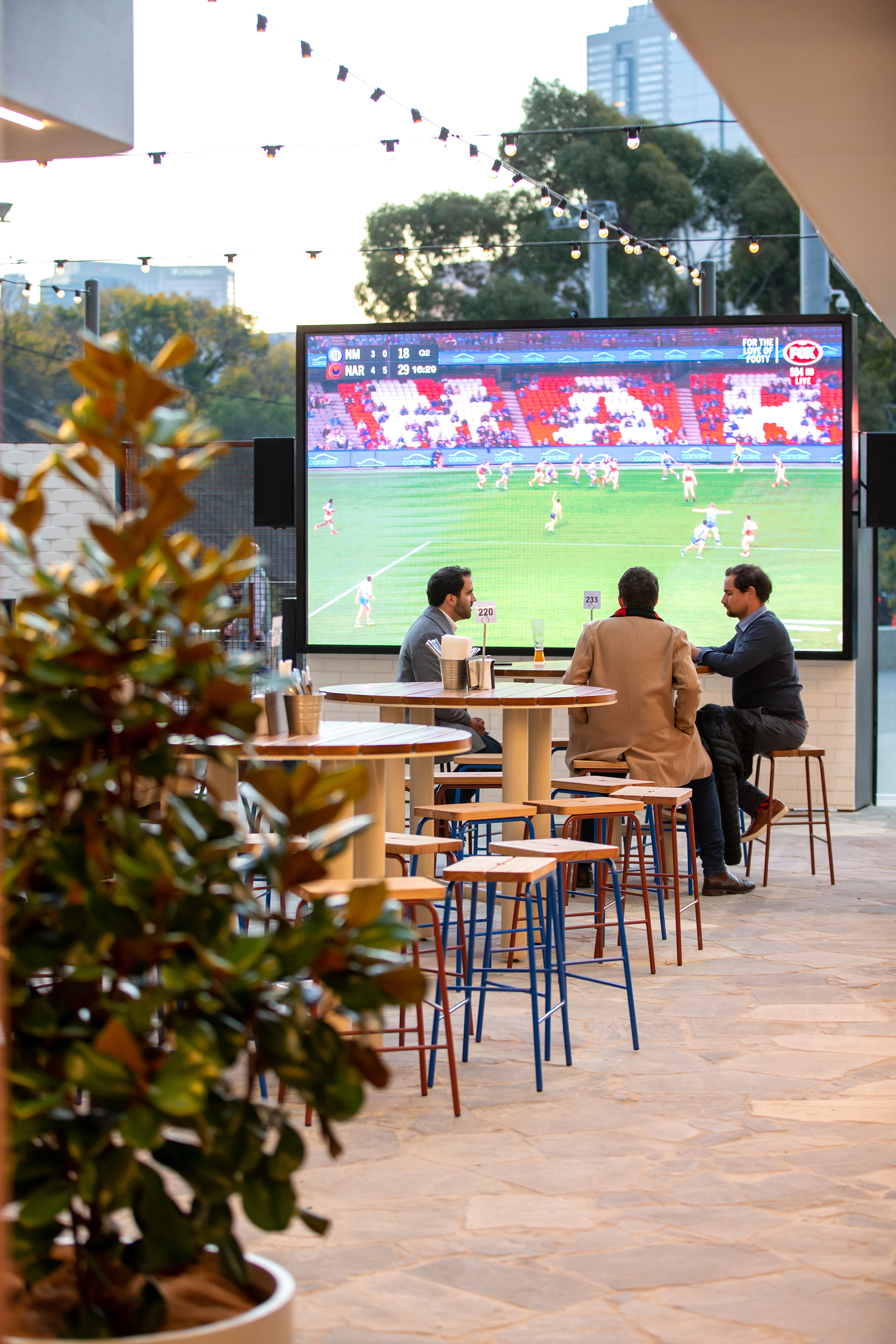 Trumble Bar, Melbourne Cricket Ground / 3.9mm, 3.5mW x 2mH / Outdoor