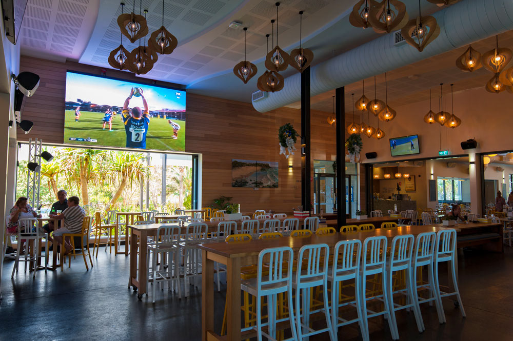 Coolum Beach Hotel / 5mm, 3.5mW x 2mH