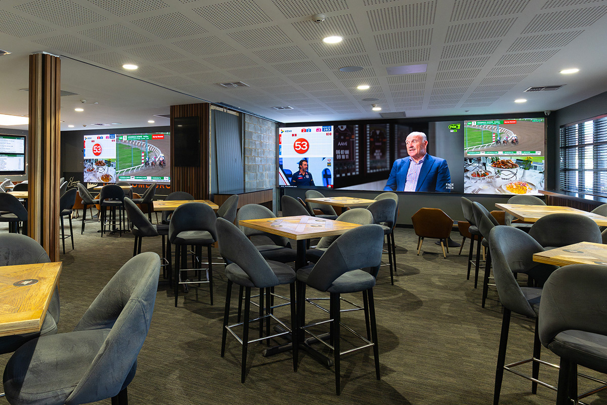 Elanora Hotel / 1.8mm, 6mW x 1.875mH (2 Screens)