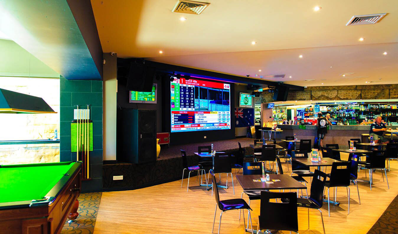 Sphinx Hotel / 3.1mm, 3.5mW x 2mH