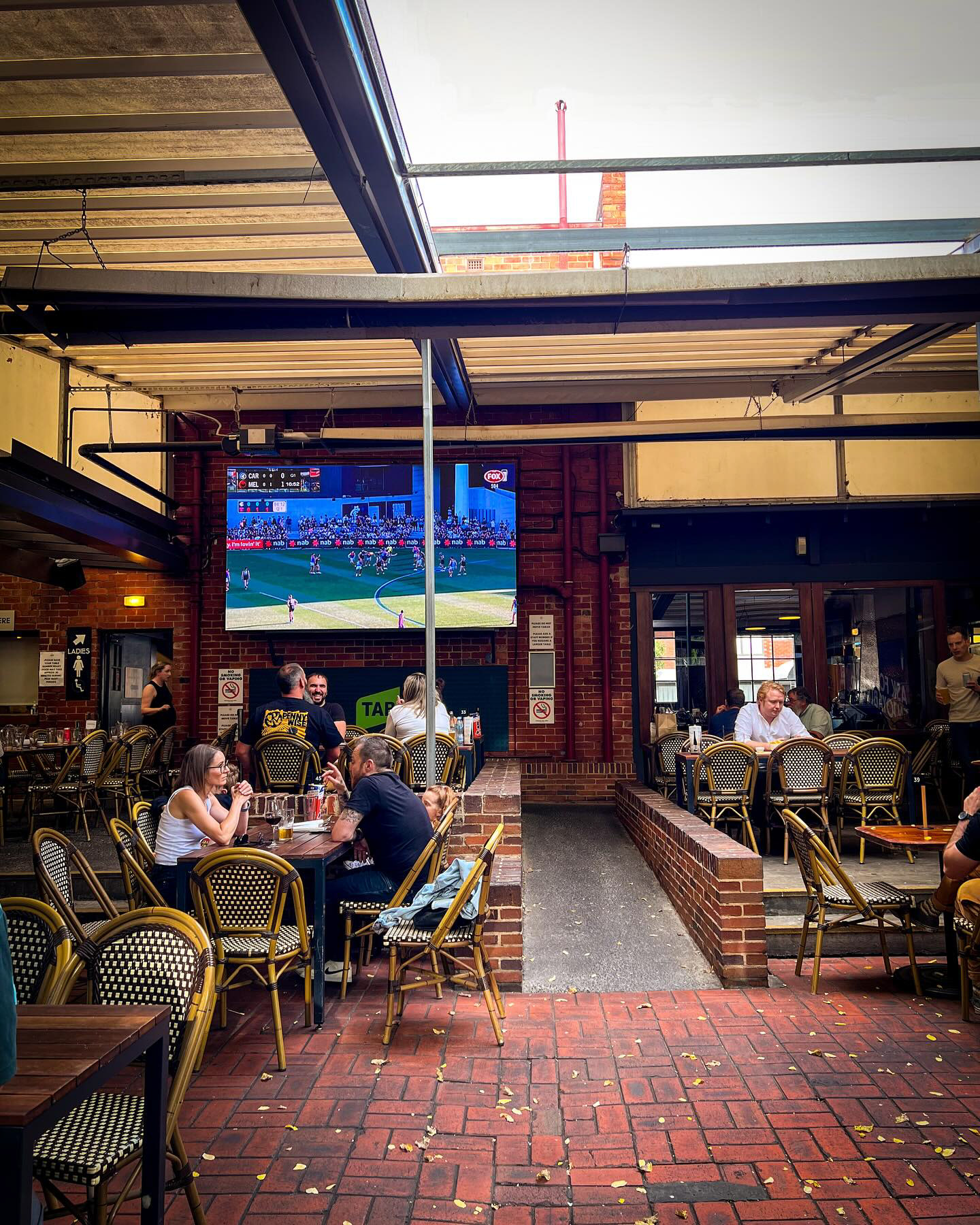 London Tavern Hotel / 3.9mm, 3.5mW x 2mH