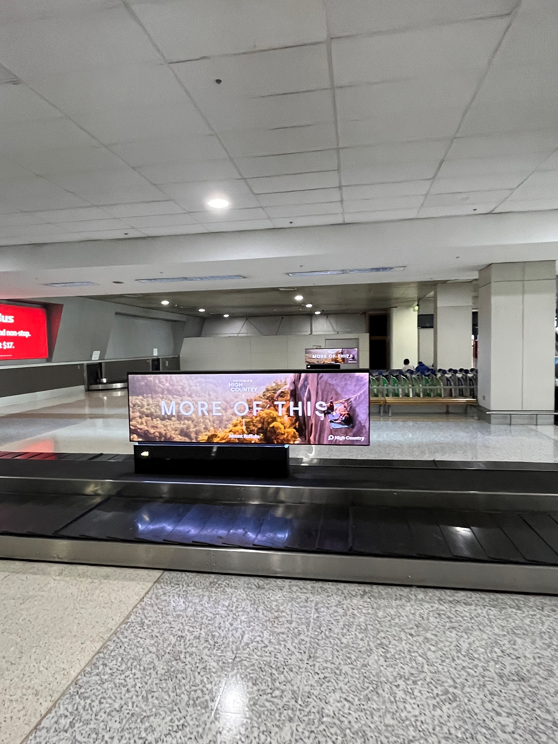 oOh! Melbourne Airport / 1.6mm, 2.6mW x 0.73mH