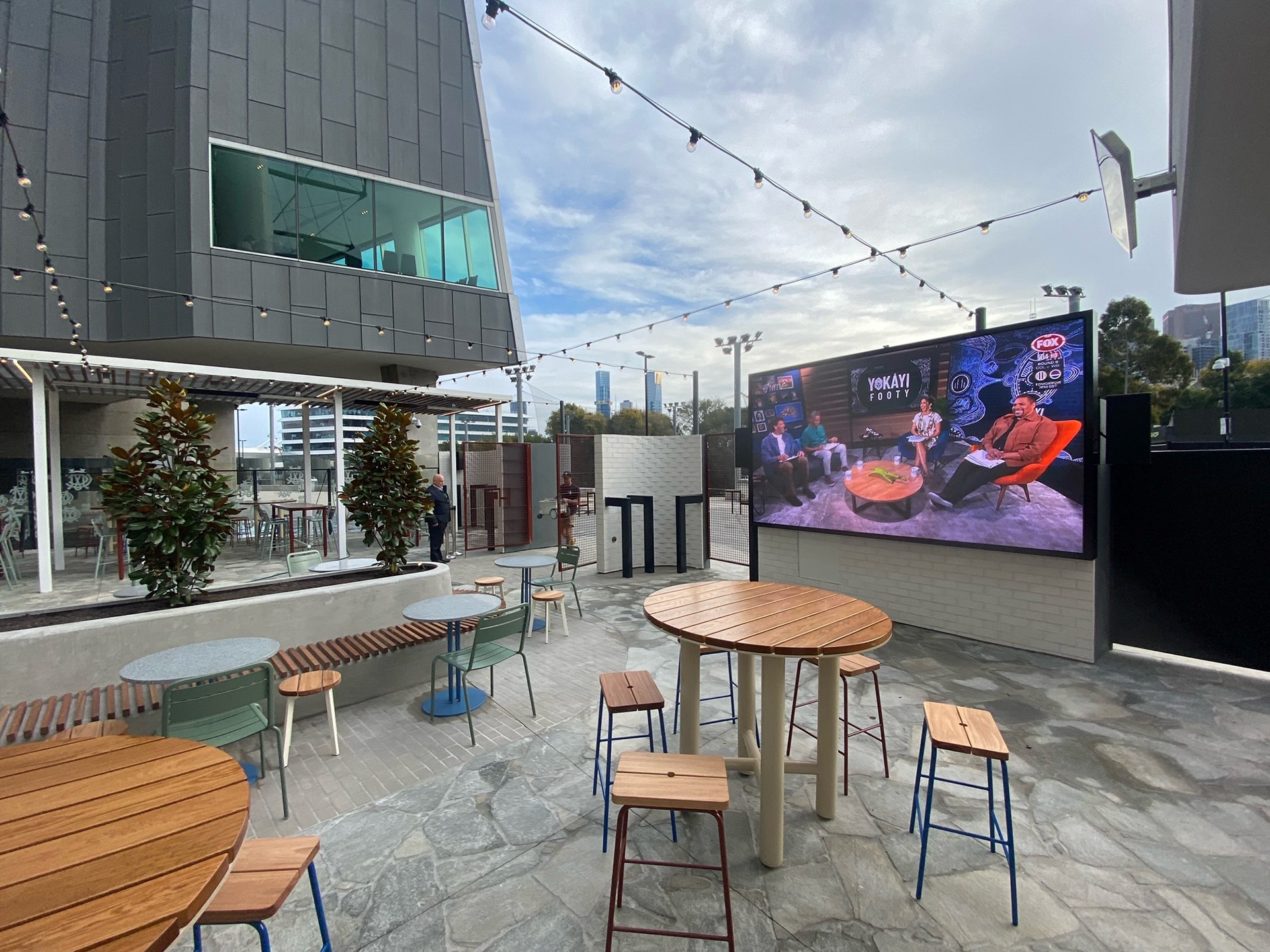 Melbourne Cricket Club, Vic. / 3.9mm, 3.5mW x 2mH
