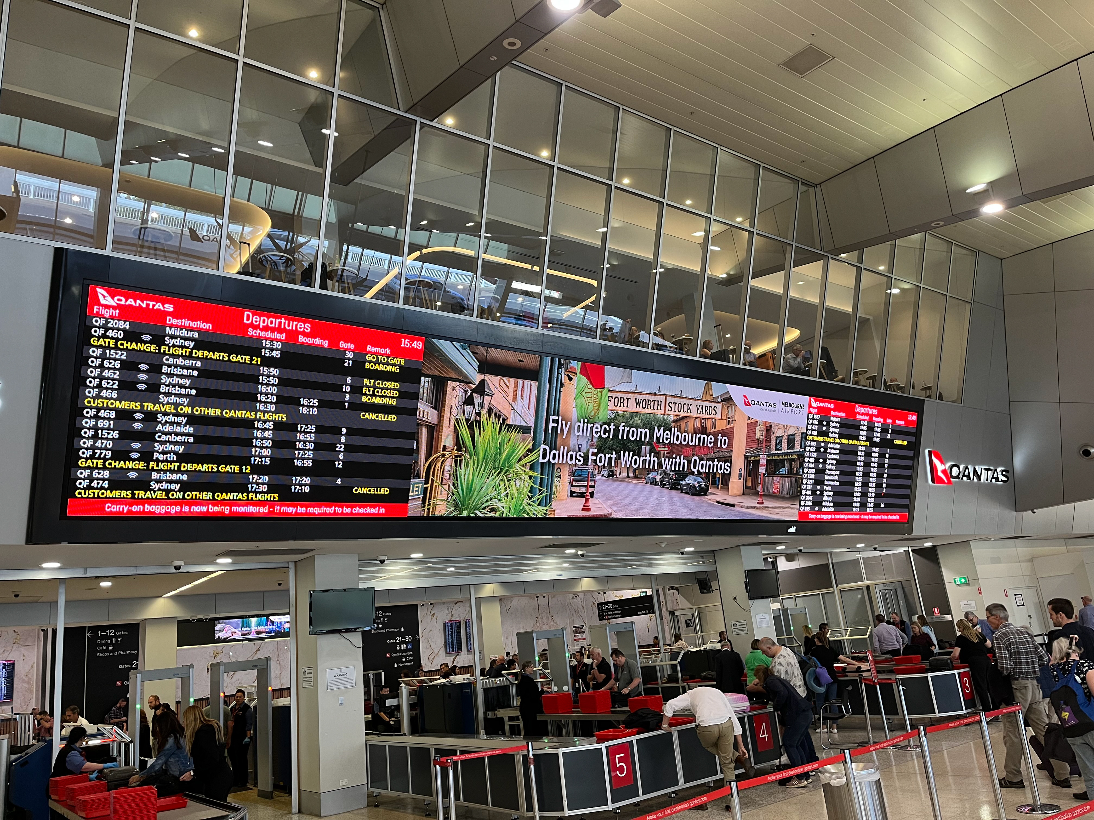 oOh! Melbourne Airport / 3.9mm, 23.5mW x 2.25mH