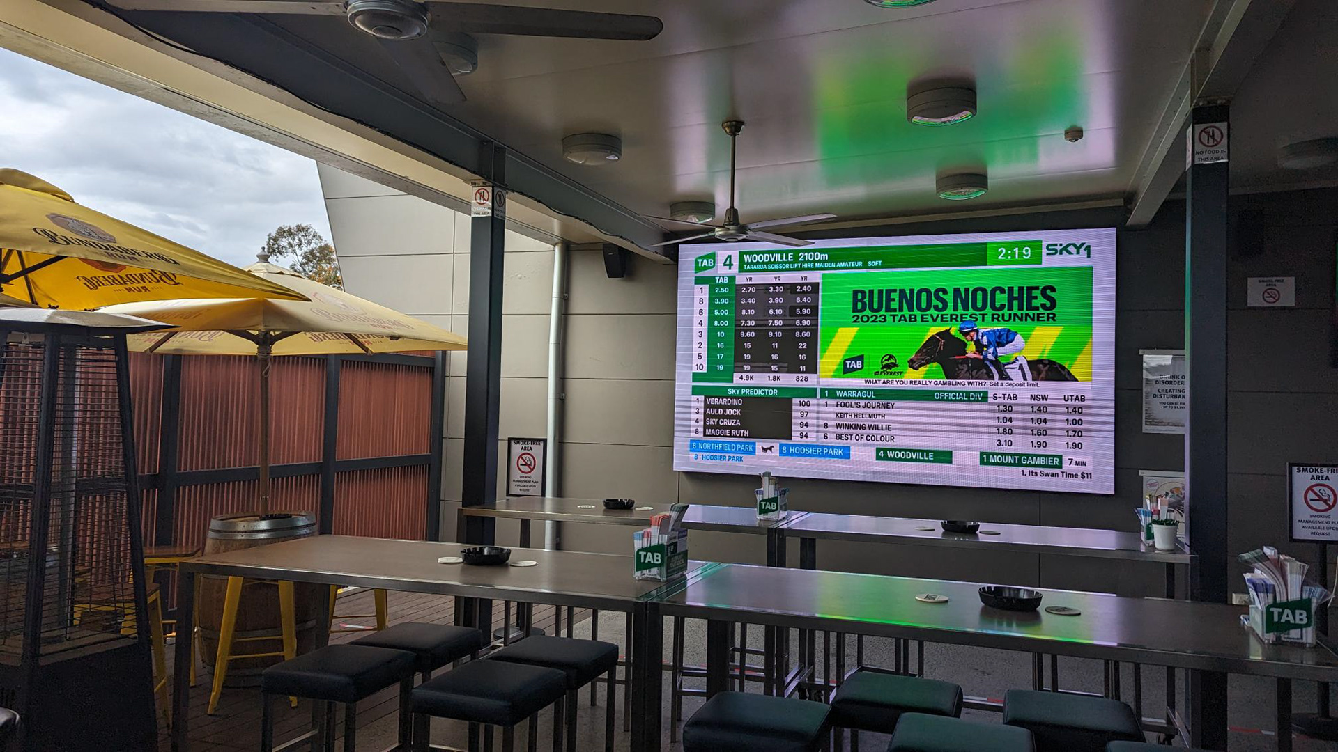 Bracken Ridge Tavern / 2.9mm, 3.5mW x 2mH