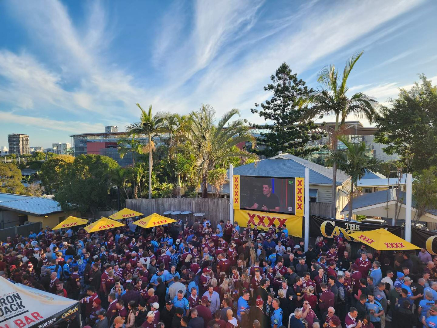 The Caxton Hotel / 3.9mm 3.5mW x 2mH / Outdoor