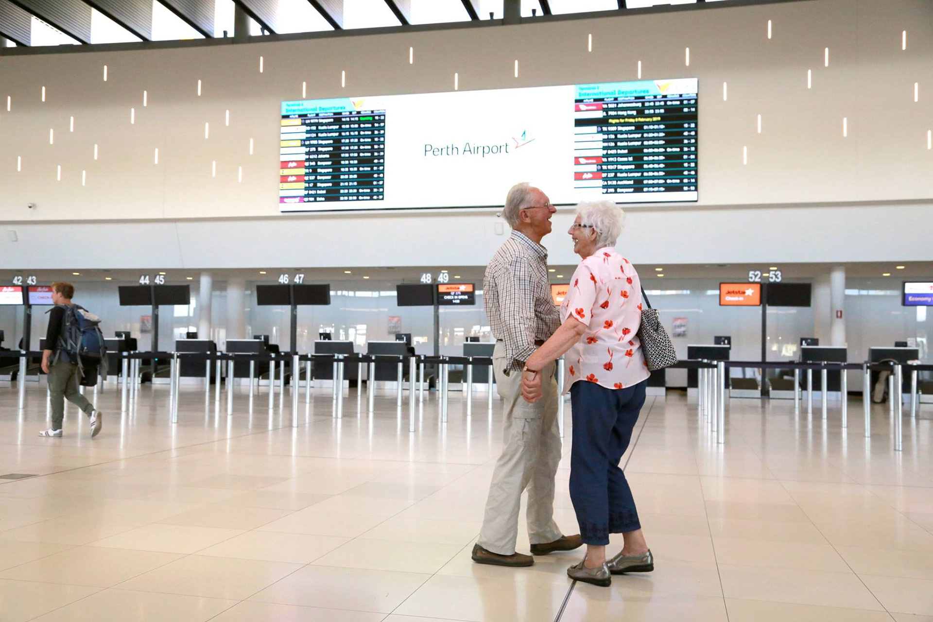 Perth Airport / 3.9mm, 11mW x 3mH