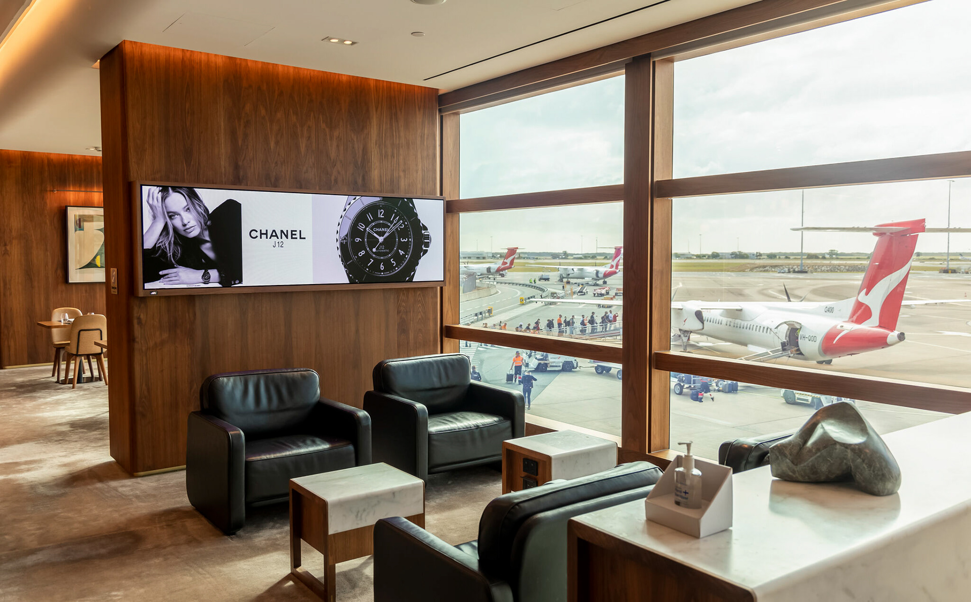 oOh! Brisbane Aiport Qantas Lounge / 1.2mm, 3.6mW x 0.675mH