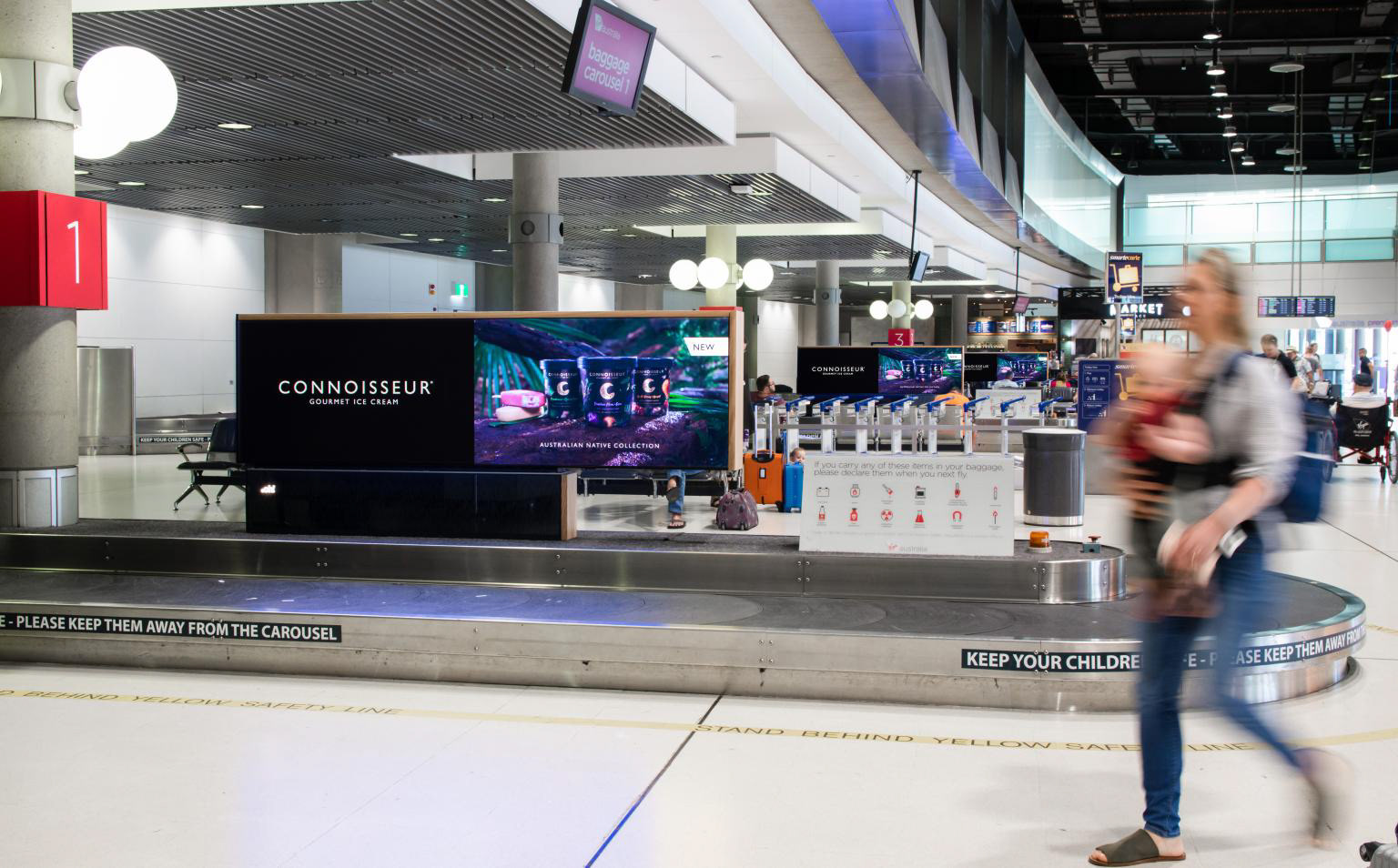 oOh! Brisbane Airport / 1.9mm, 2.6mW x 0.73mH