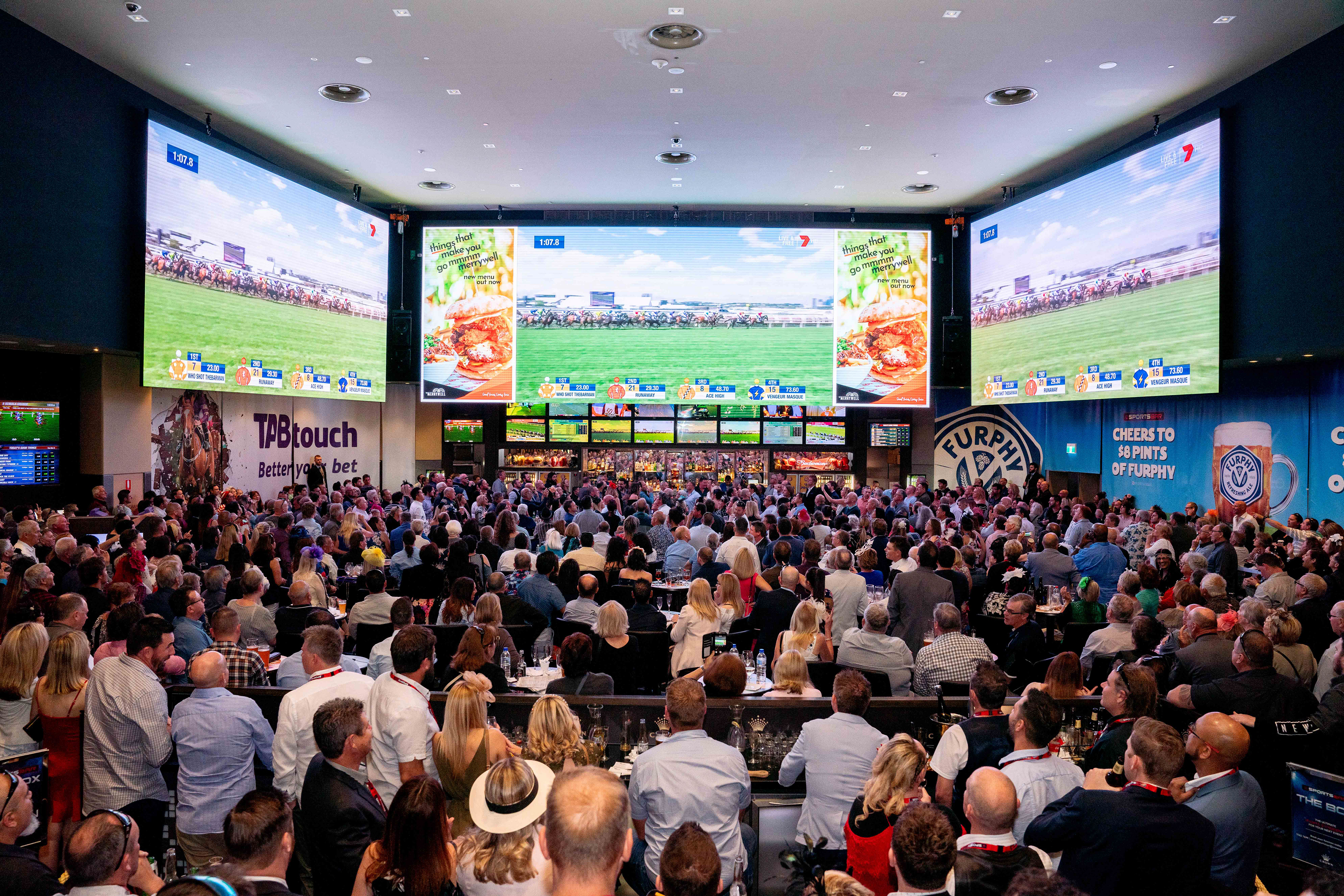Crown Perth / 3.9mm 29mW x 4.5mH / Indoor