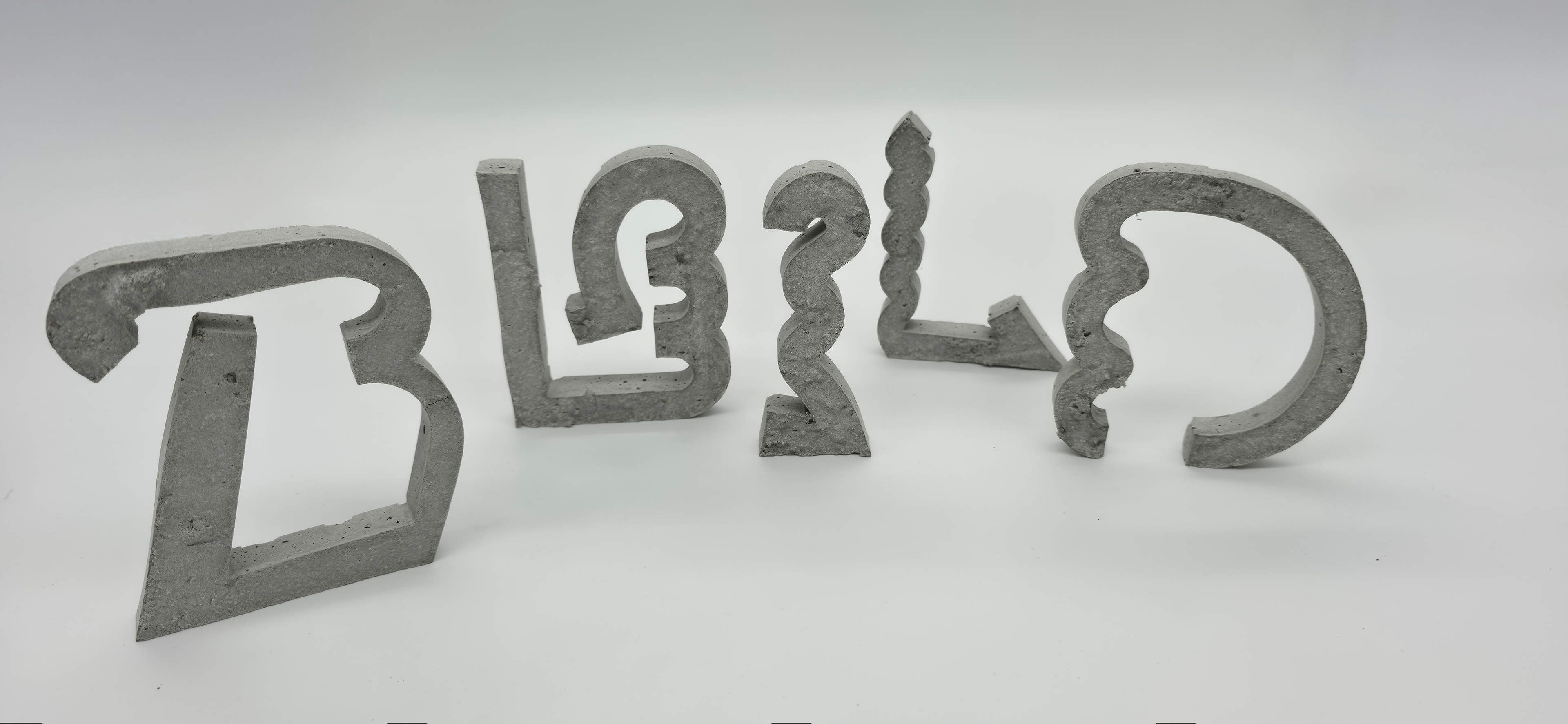 WIGGLE SANS IN CONCRETE