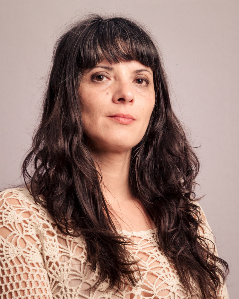 soy Pau Aiello, fotógrafa, retratista, autorretrato en mi estudio noviembre 2025