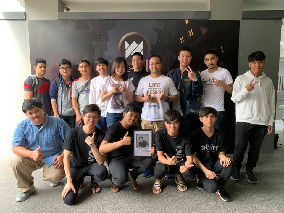 A group photo after finished the event: Internship, Players and Shoutcasters