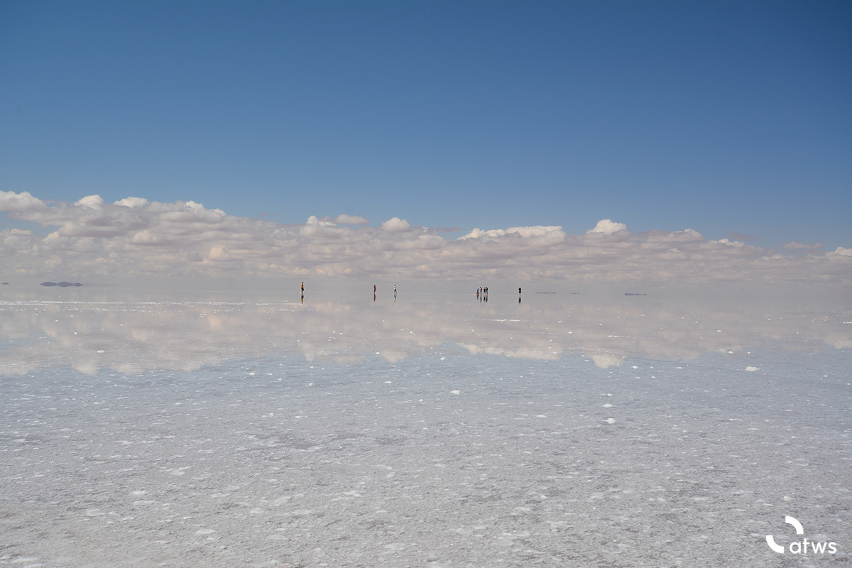 Salar de Uyuni - Reflejo Nubes y Personas