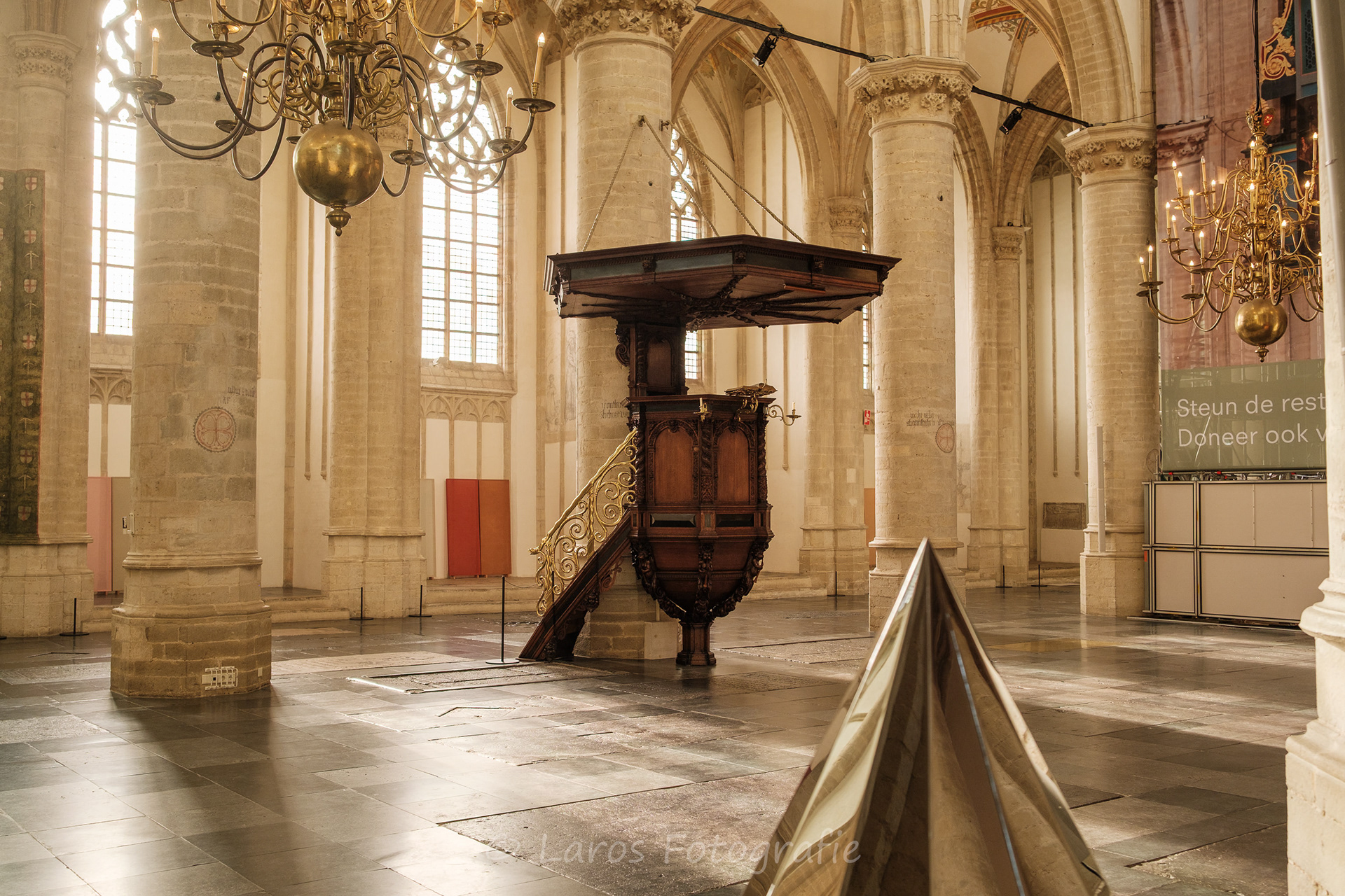 Preekstoel (1655-1656). Eikenhout en ebbenhout