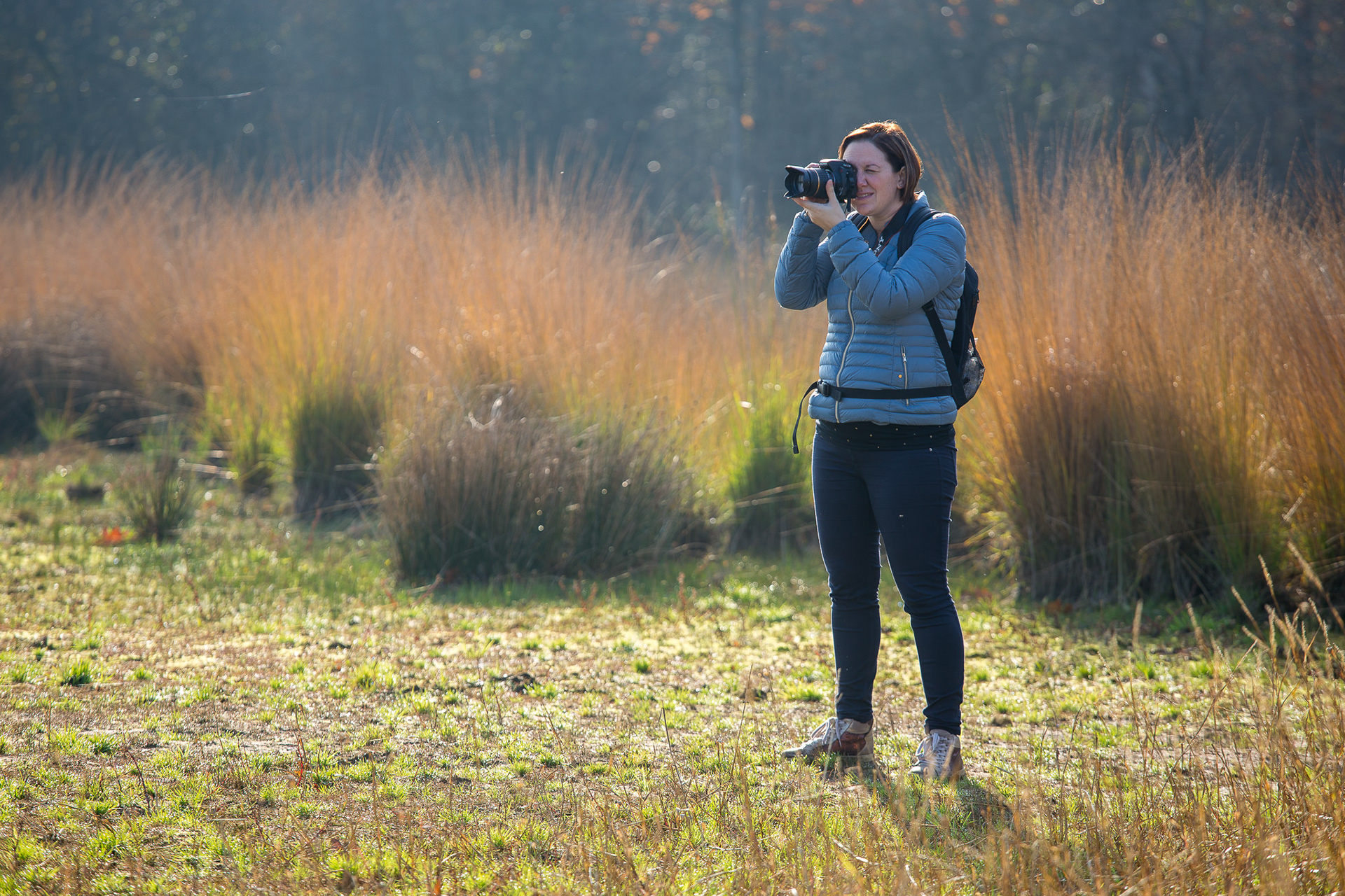 Fotocursist. Ja, zo houd je een camera vast.