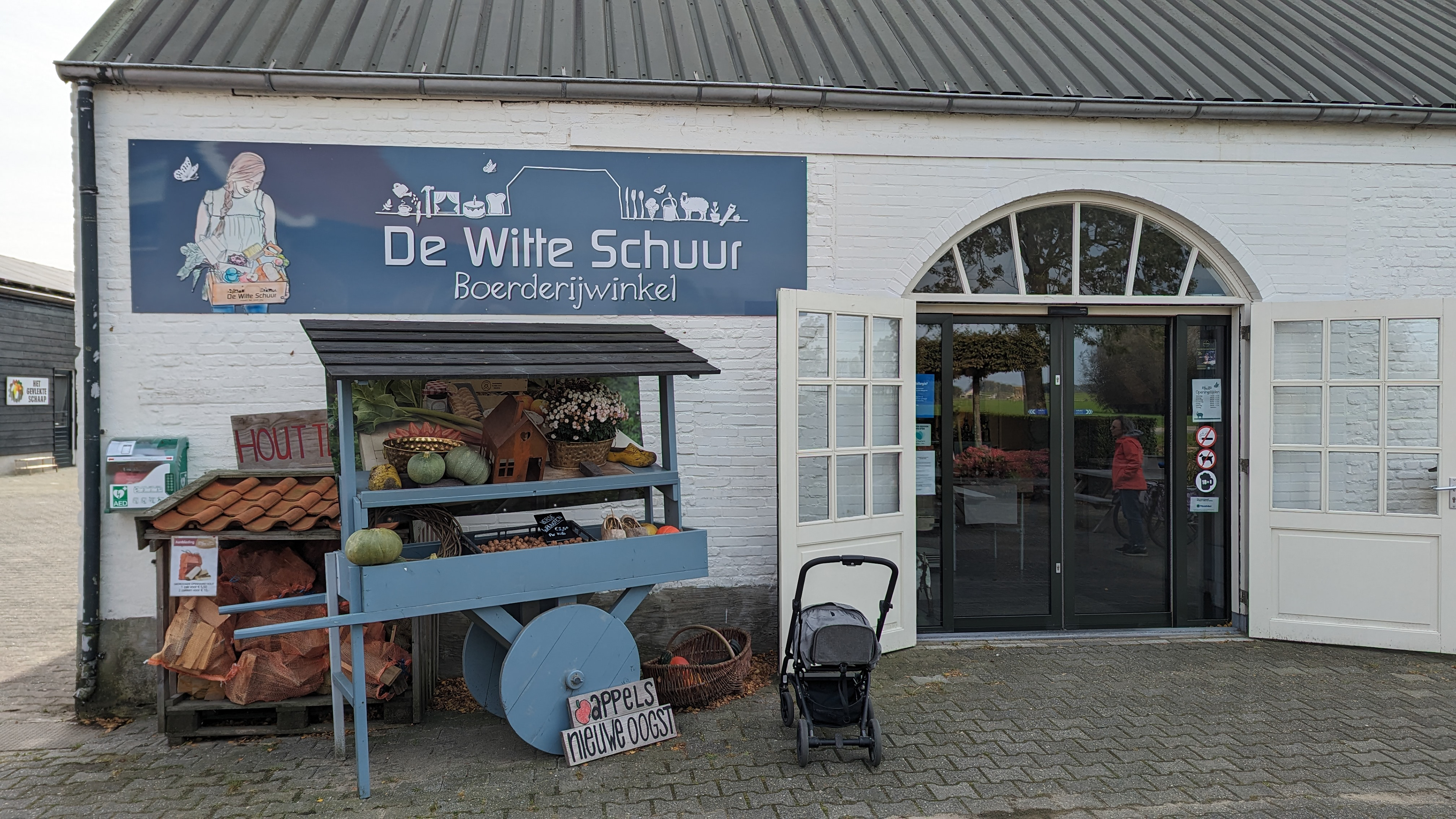 Culemborg. De Witte Schuur. Winkel, zorgboerderij.