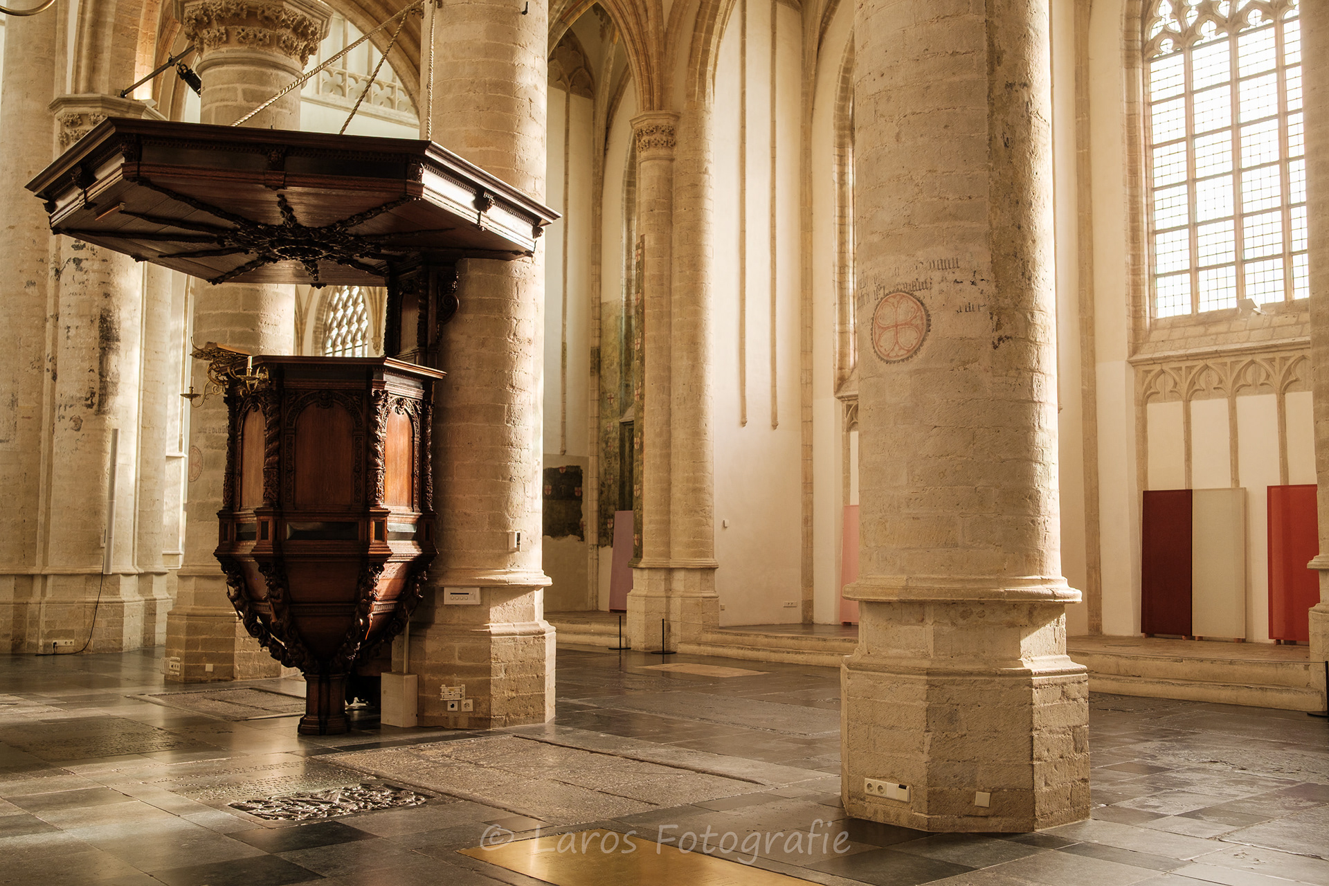 Preekstoel (1655-1656). Eikenhout en ebbenhout