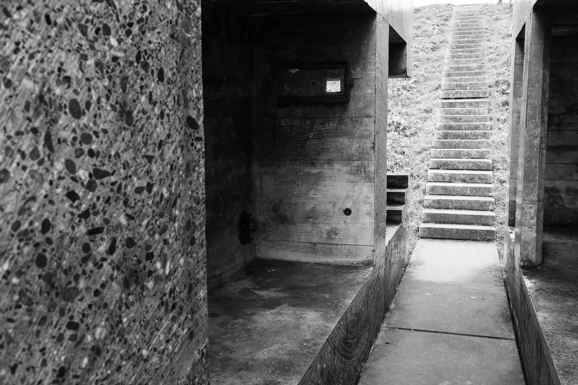 Culemborg | doorgezaagde bunker Diefdijk 2 van 3