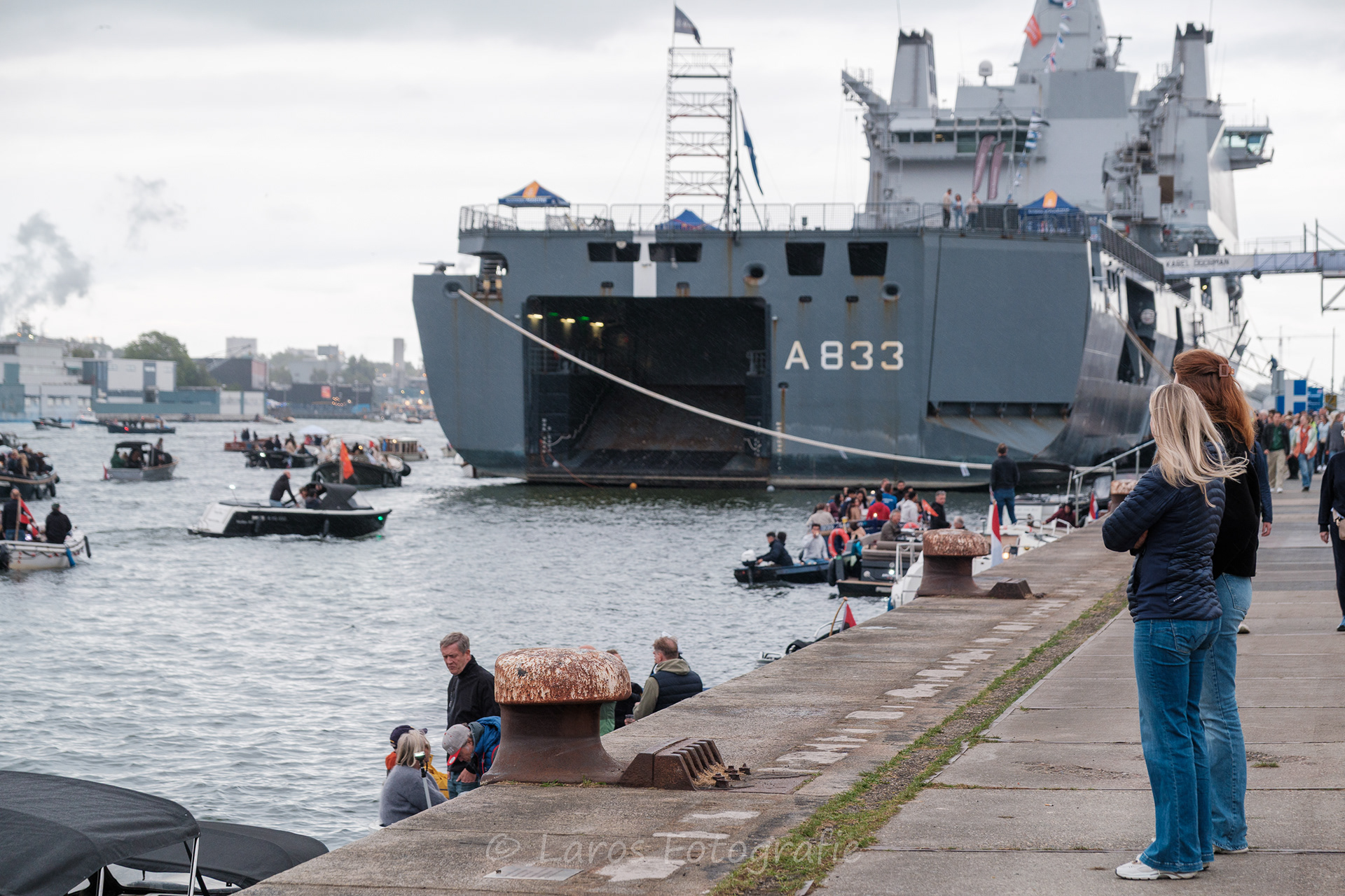 De Karel Doorman is indrukwekkend groot.